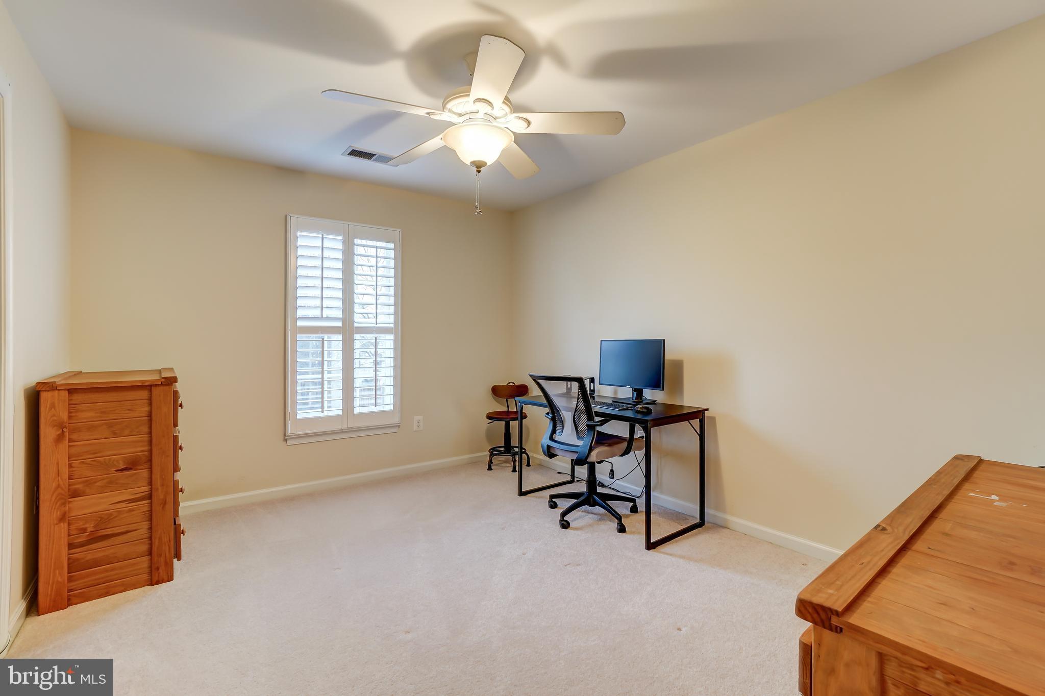 BROAD RUN OAKS - Residential