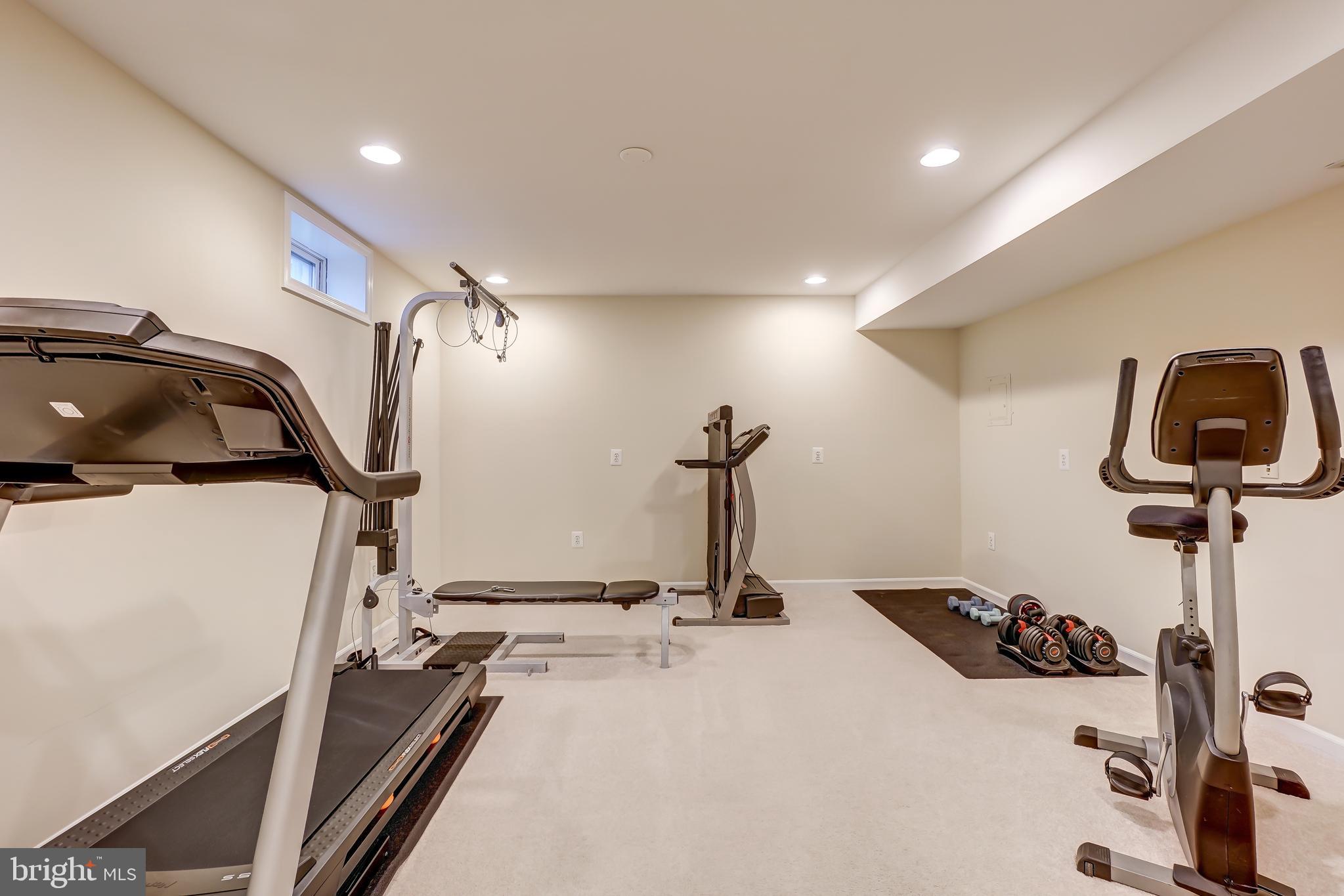 BROAD RUN OAKS - Residential