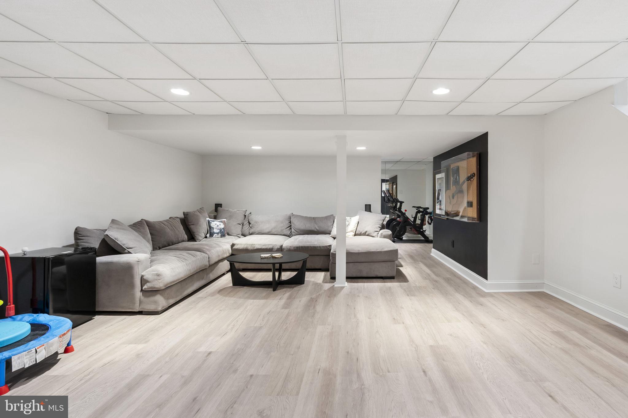 THE RIDINGS OF WHI - Residential