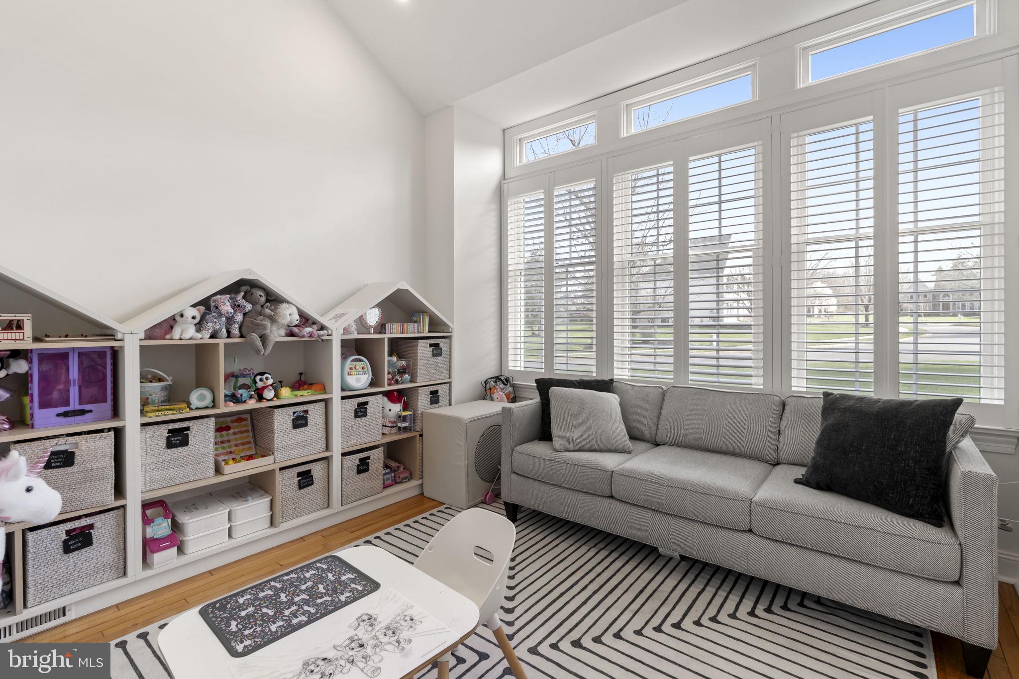 THE RIDINGS OF WHI - Residential