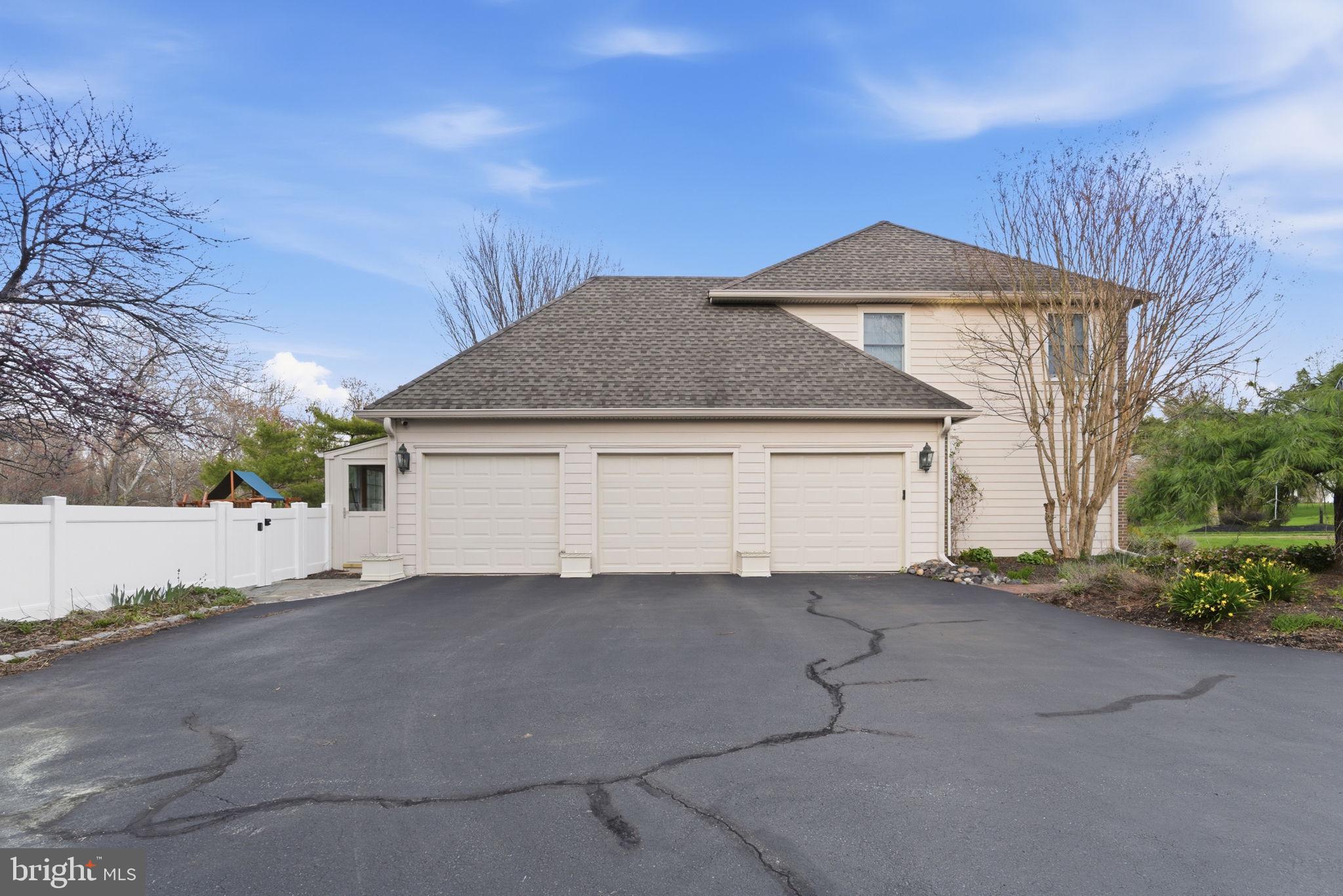 THE RIDINGS OF WHI - Residential