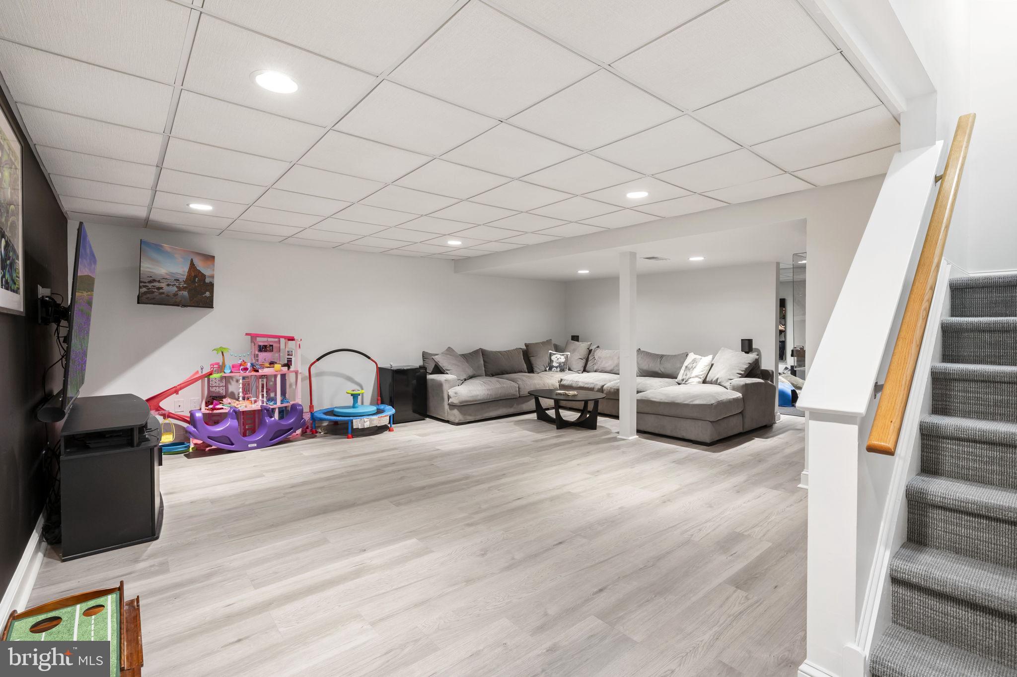 THE RIDINGS OF WHI - Residential