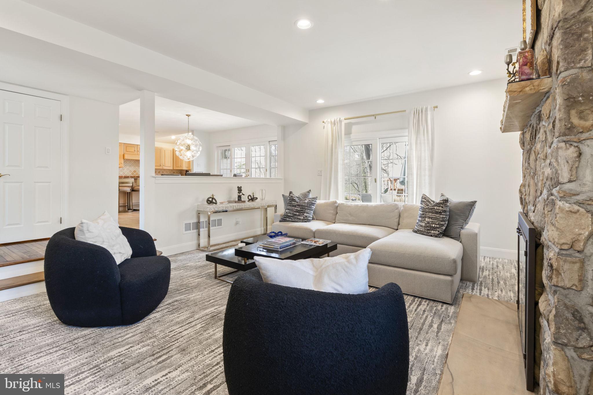 THE RIDINGS OF WHI - Residential