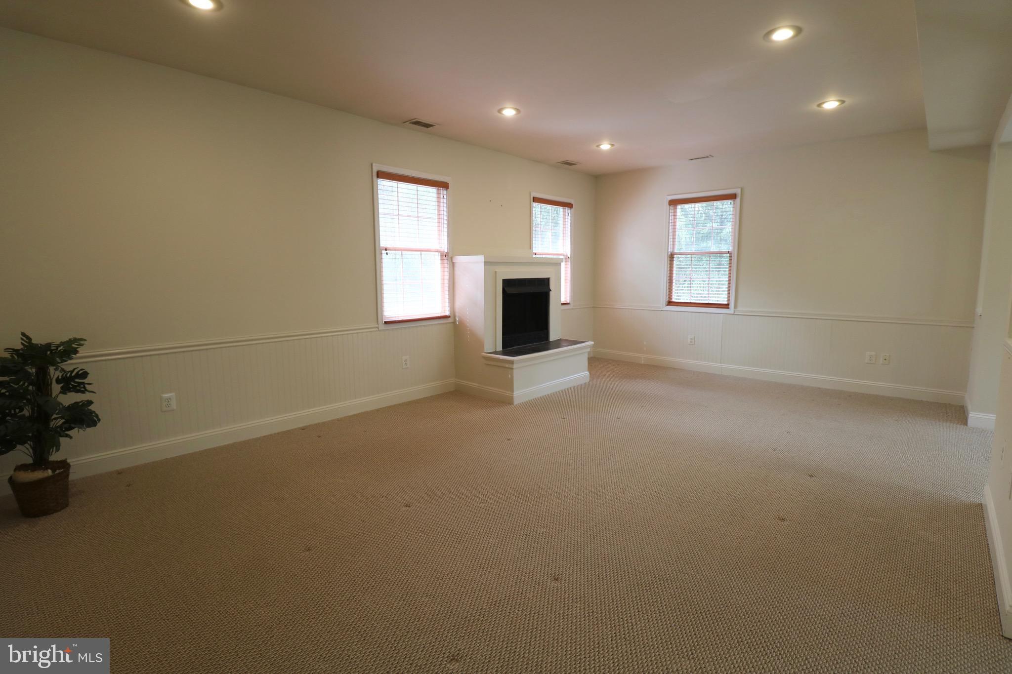 ROCK CREEK PALISADES - Residential Lease