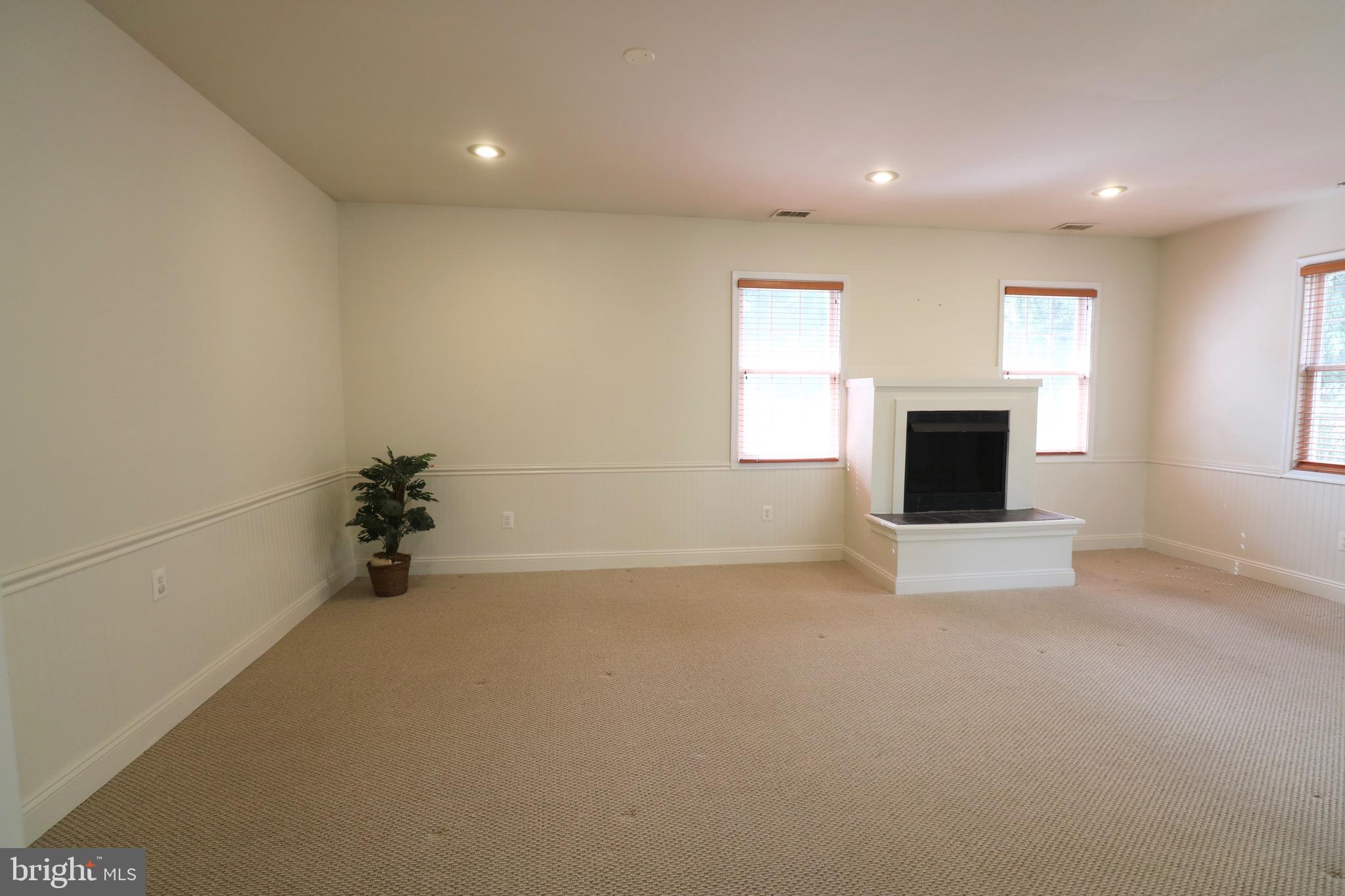 ROCK CREEK PALISADES - Residential Lease