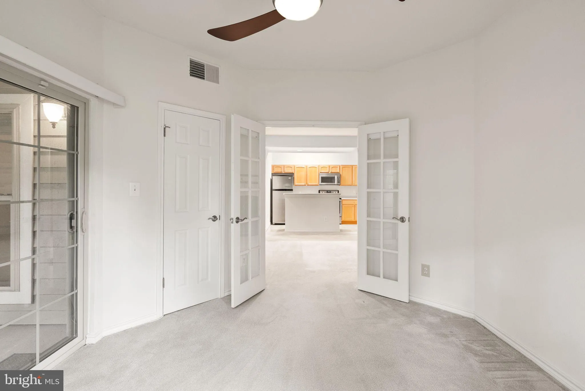 Fairfax, Virginia 22033, United States, 2 Bedrooms Bedrooms, ,1 BathroomBathrooms,Residential,Active,136789