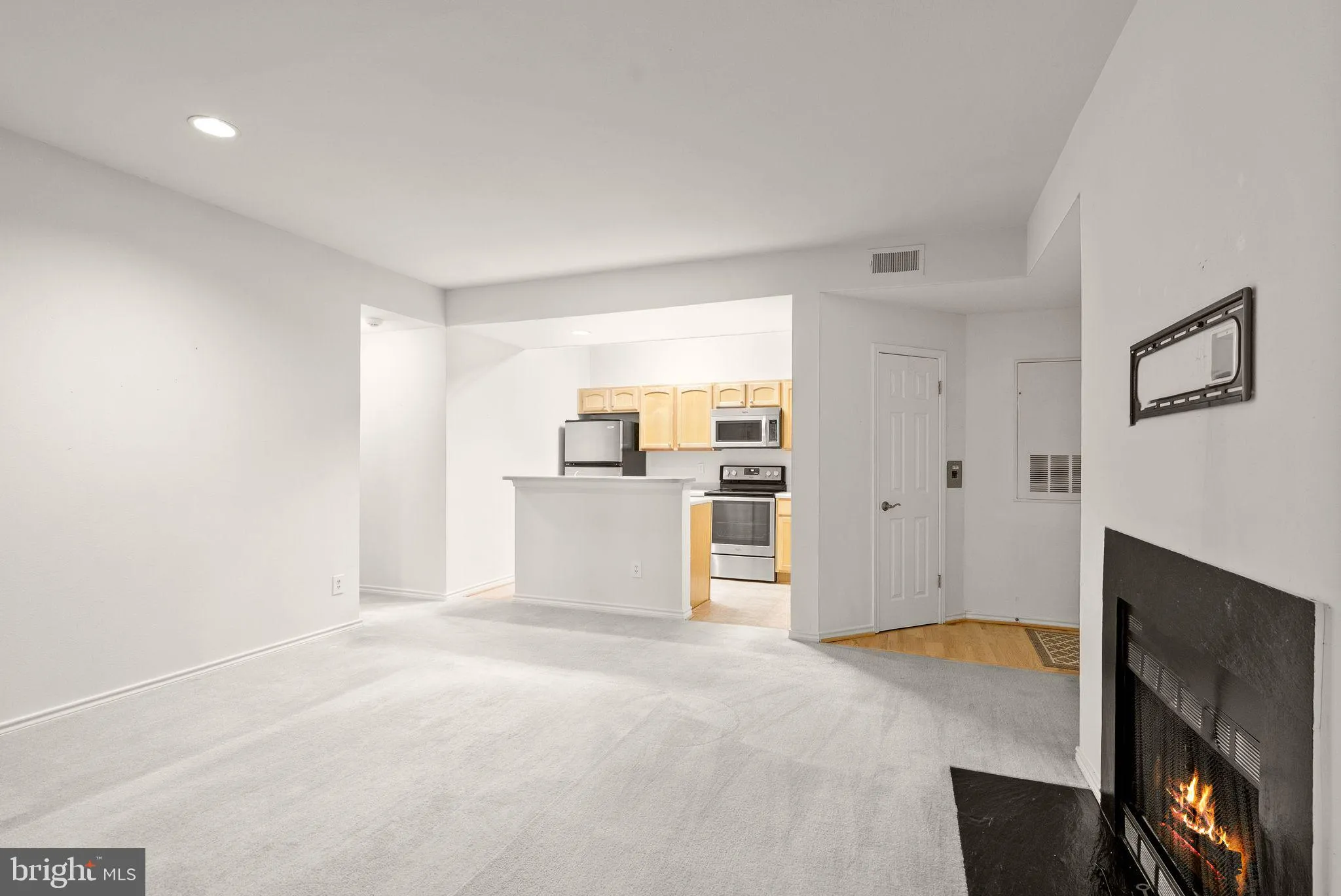 Fairfax, Virginia 22033, United States, 2 Bedrooms Bedrooms, ,1 BathroomBathrooms,Residential,Active,136789