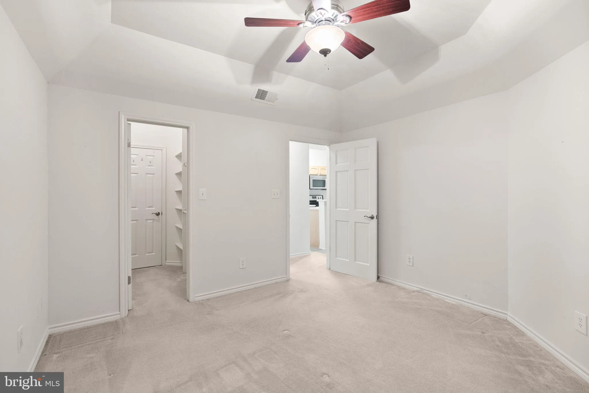 Fairfax, Virginia 22033, United States, 2 Bedrooms Bedrooms, ,1 BathroomBathrooms,Residential,Active,136789