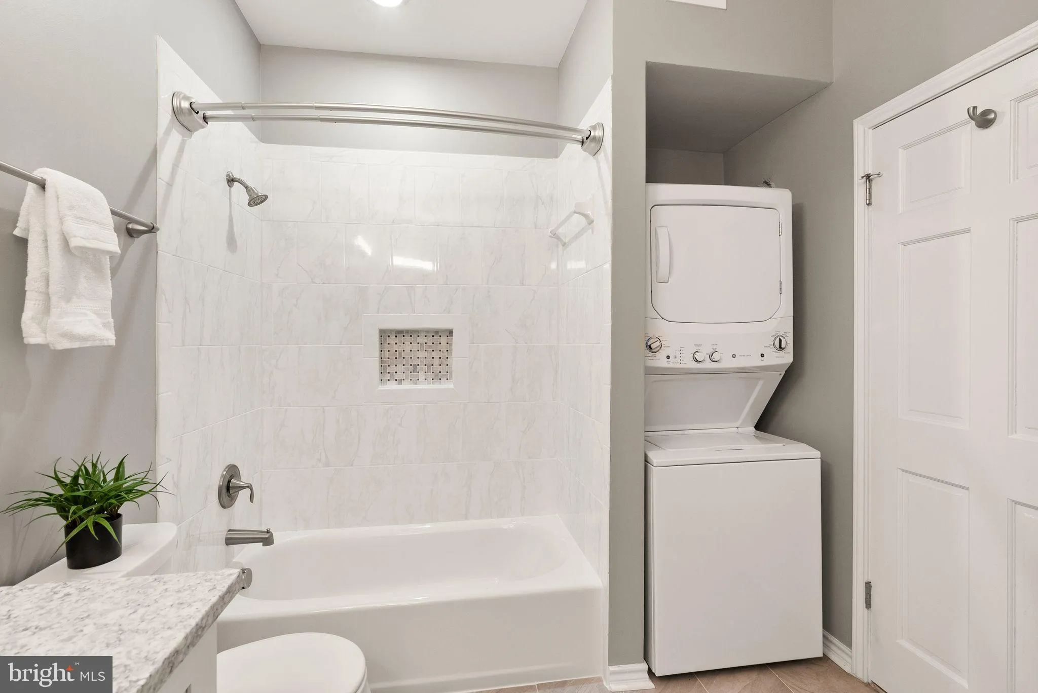 Fairfax, Virginia 22033, United States, 2 Bedrooms Bedrooms, ,1 BathroomBathrooms,Residential,Active,136789