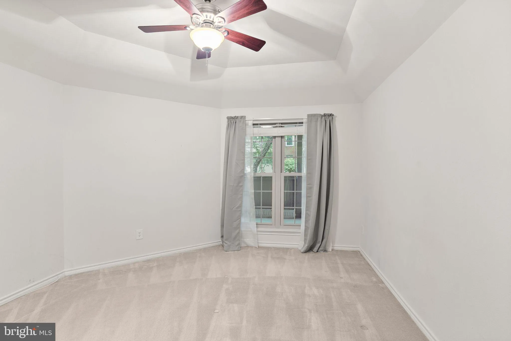 Fairfax, Virginia 22033, United States, 2 Bedrooms Bedrooms, ,1 BathroomBathrooms,Residential,Active,136789