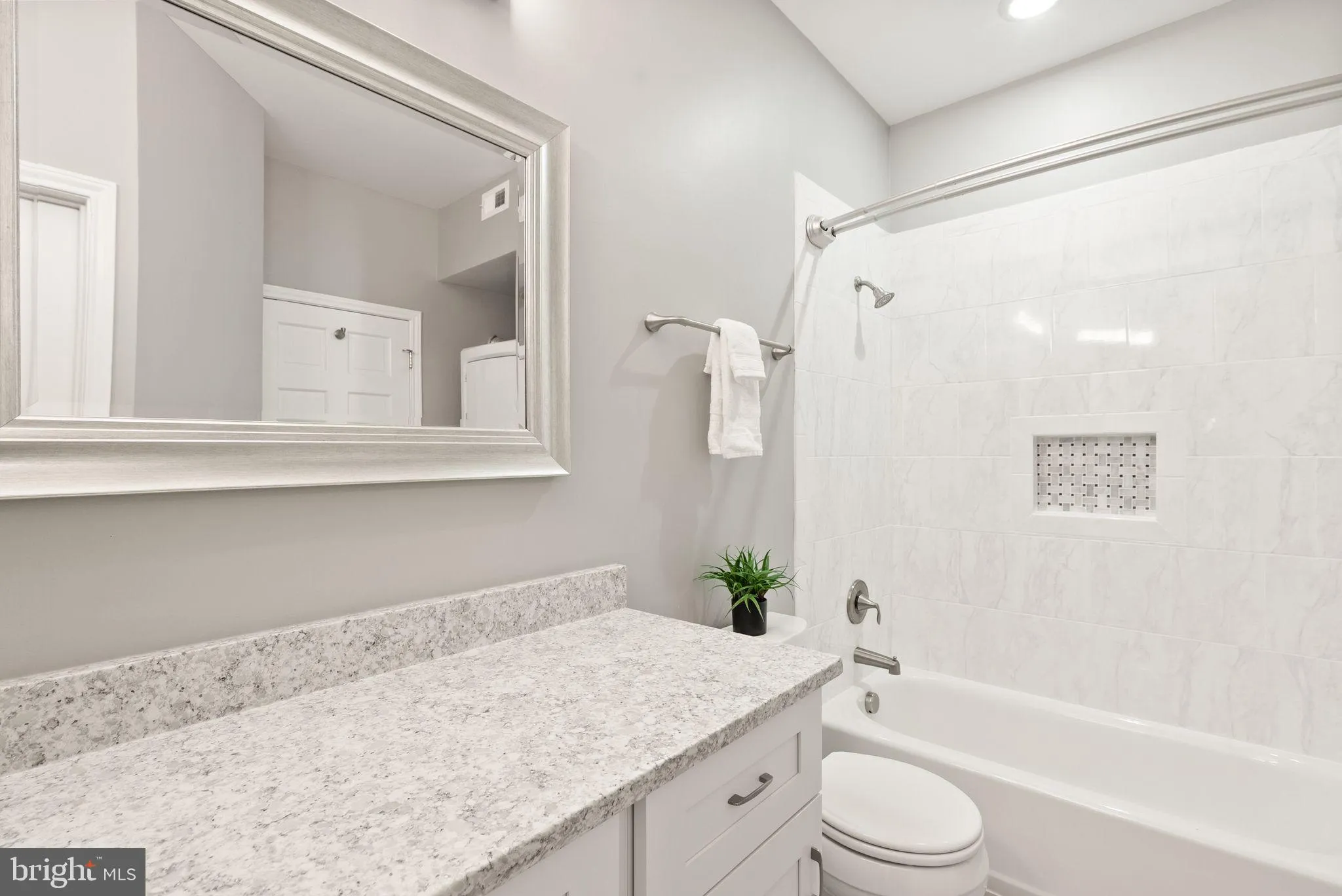 Fairfax, Virginia 22033, United States, 2 Bedrooms Bedrooms, ,1 BathroomBathrooms,Residential,Active,136789