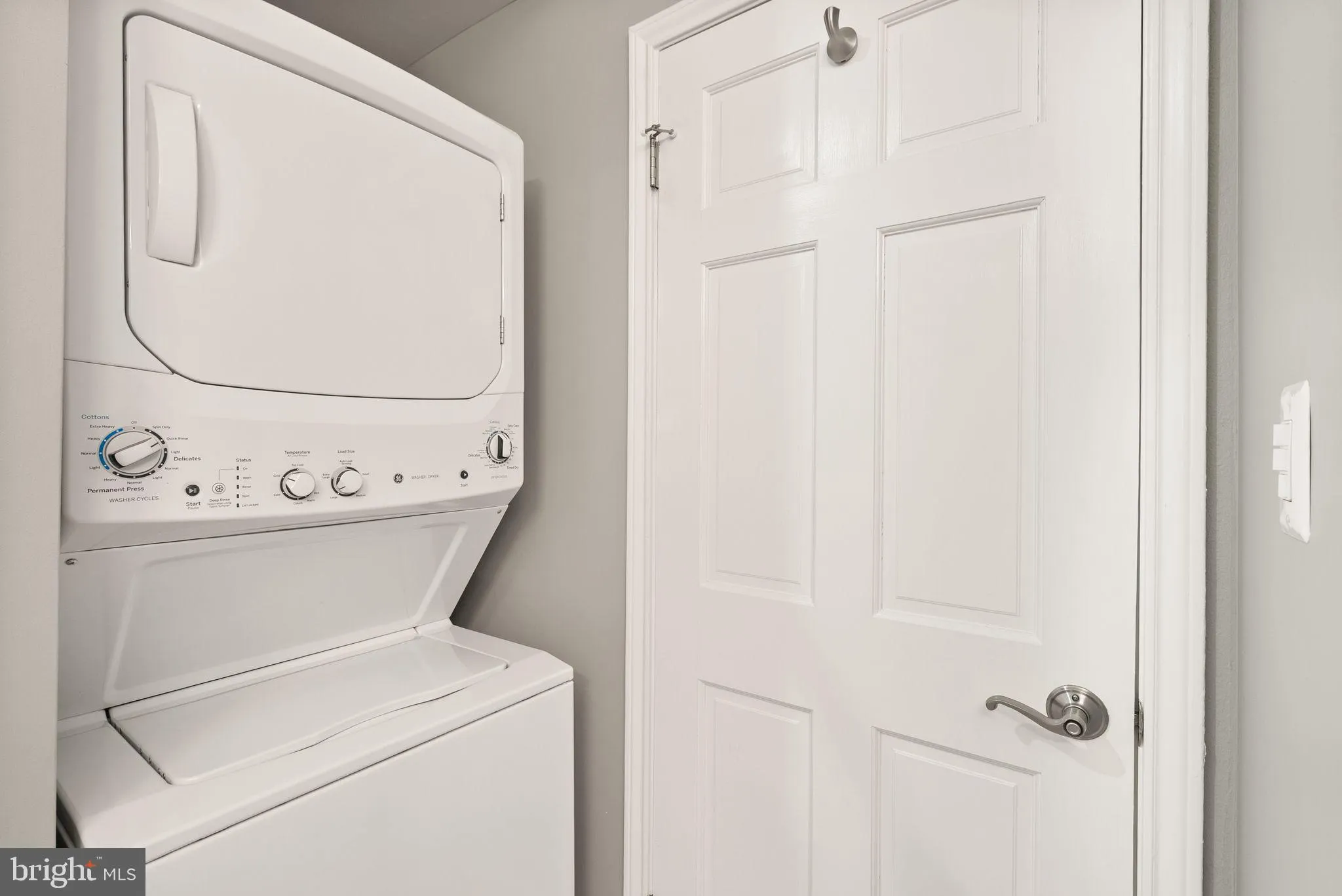 Fairfax, Virginia 22033, United States, 2 Bedrooms Bedrooms, ,1 BathroomBathrooms,Residential,Active,136789