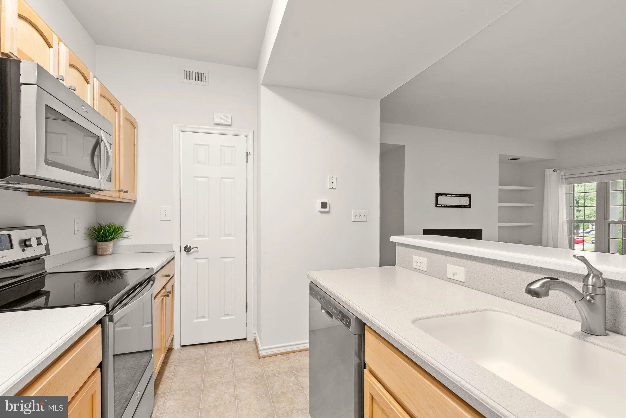 Fairfax, Virginia 22033, United States, 2 Bedrooms Bedrooms, ,1 BathroomBathrooms,Residential,Active,136789