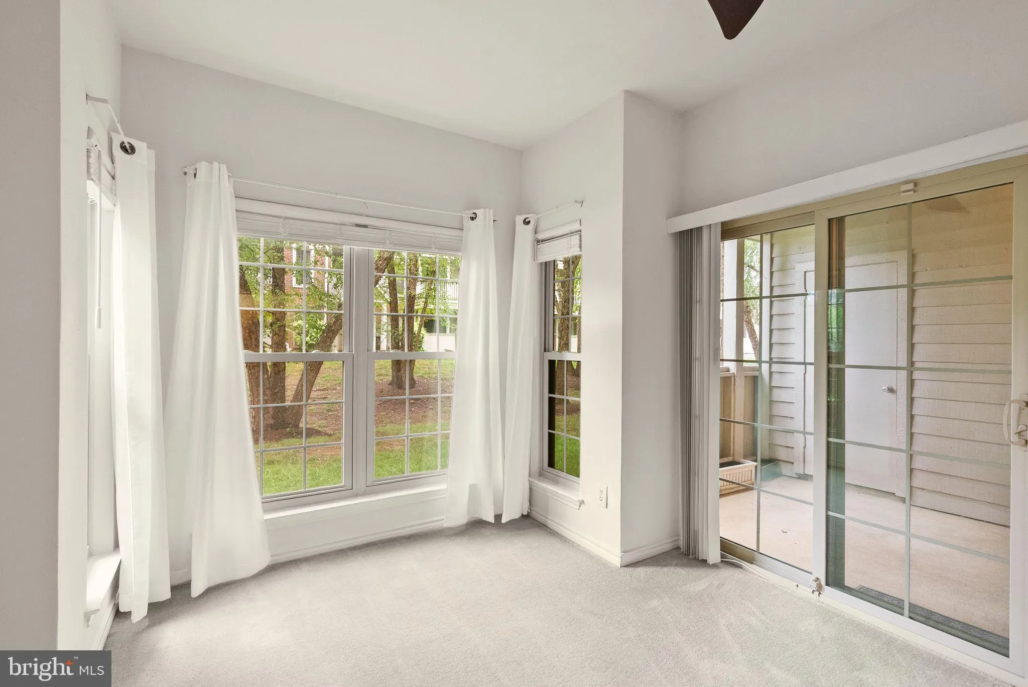 Fairfax, Virginia 22033, United States, 2 Bedrooms Bedrooms, ,1 BathroomBathrooms,Residential,Active,136789