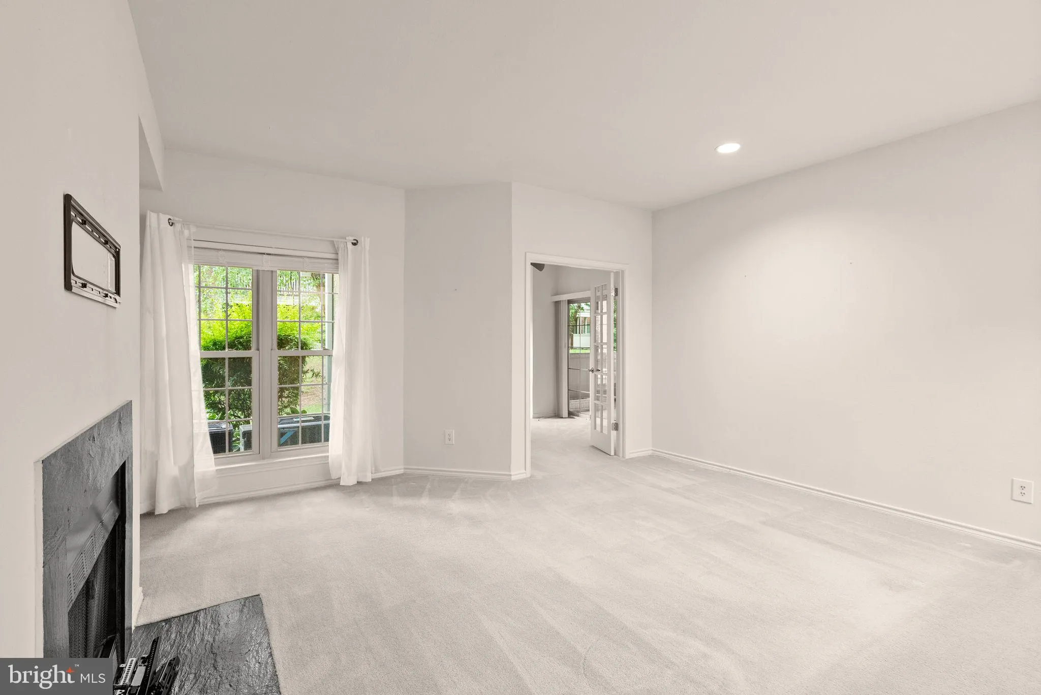 Fairfax, Virginia 22033, United States, 2 Bedrooms Bedrooms, ,1 BathroomBathrooms,Residential,Active,136789