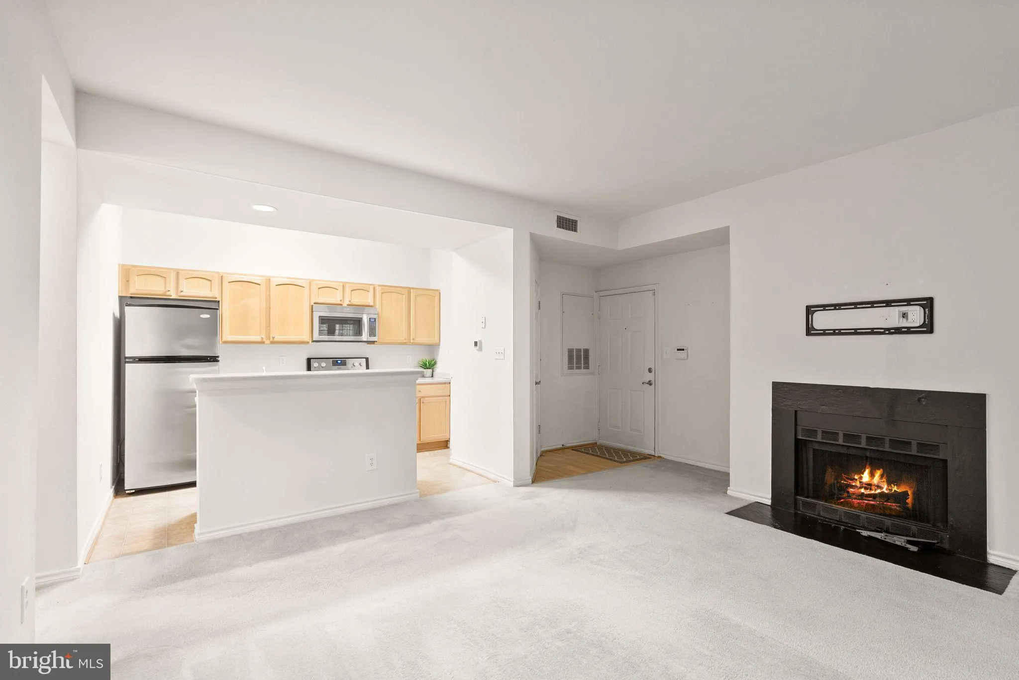 Fairfax, Virginia 22033, United States, 2 Bedrooms Bedrooms, ,1 BathroomBathrooms,Residential,Active,136789