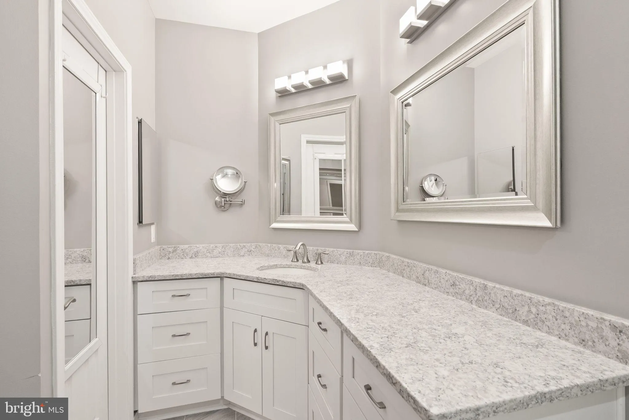 Fairfax, Virginia 22033, United States, 2 Bedrooms Bedrooms, ,1 BathroomBathrooms,Residential,Active,136789