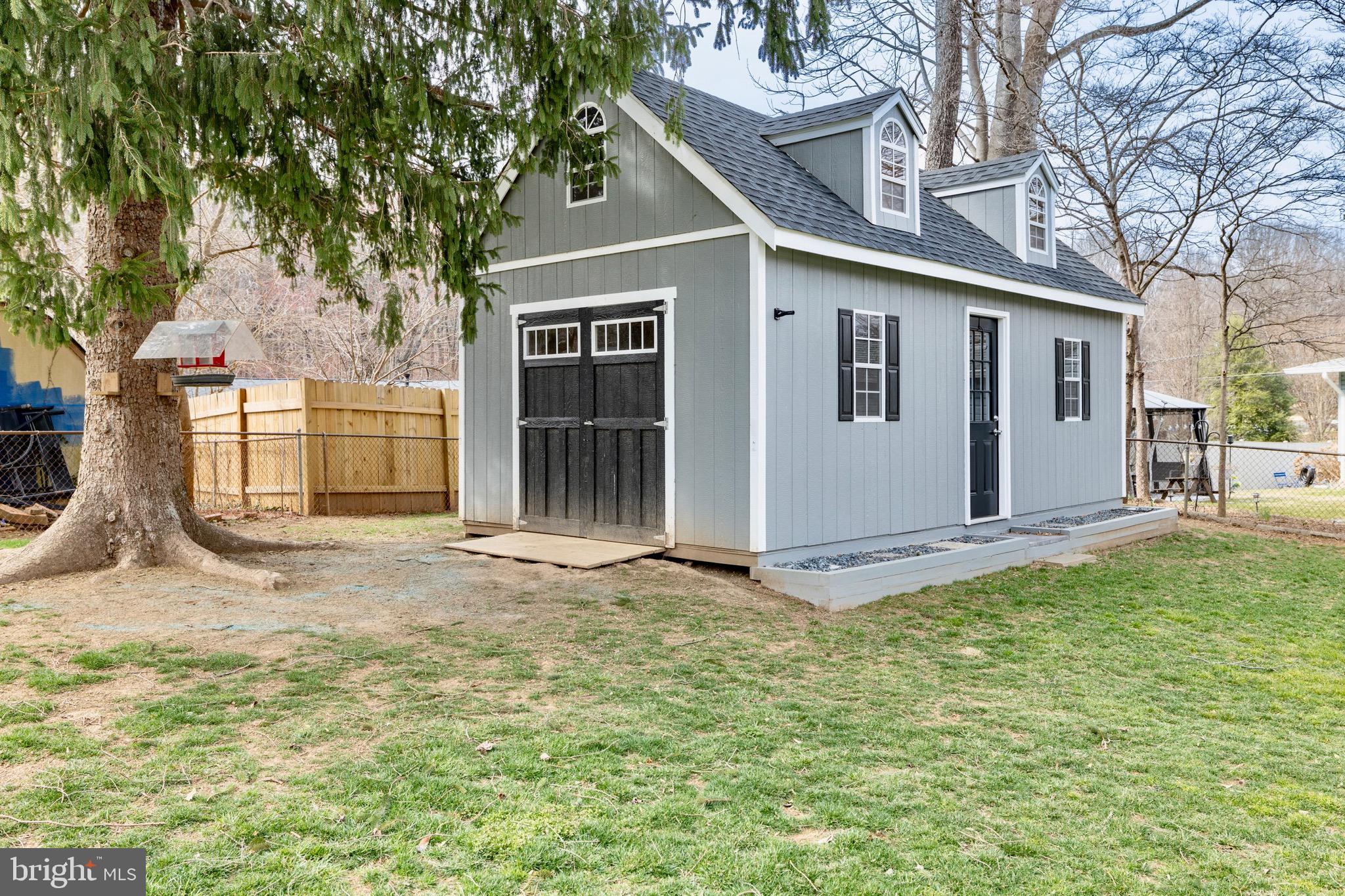 FAIRFAX VILLA - Residential