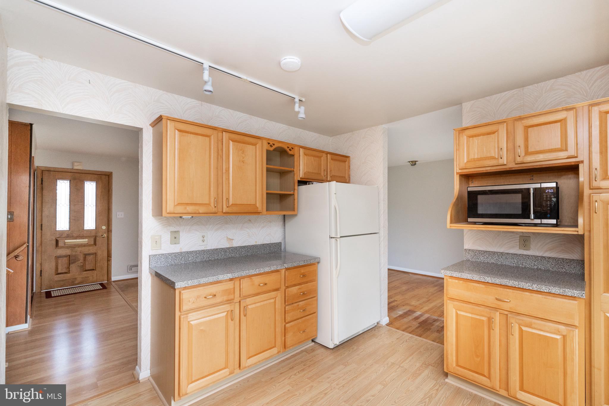 FAIRFAX VILLA - Residential