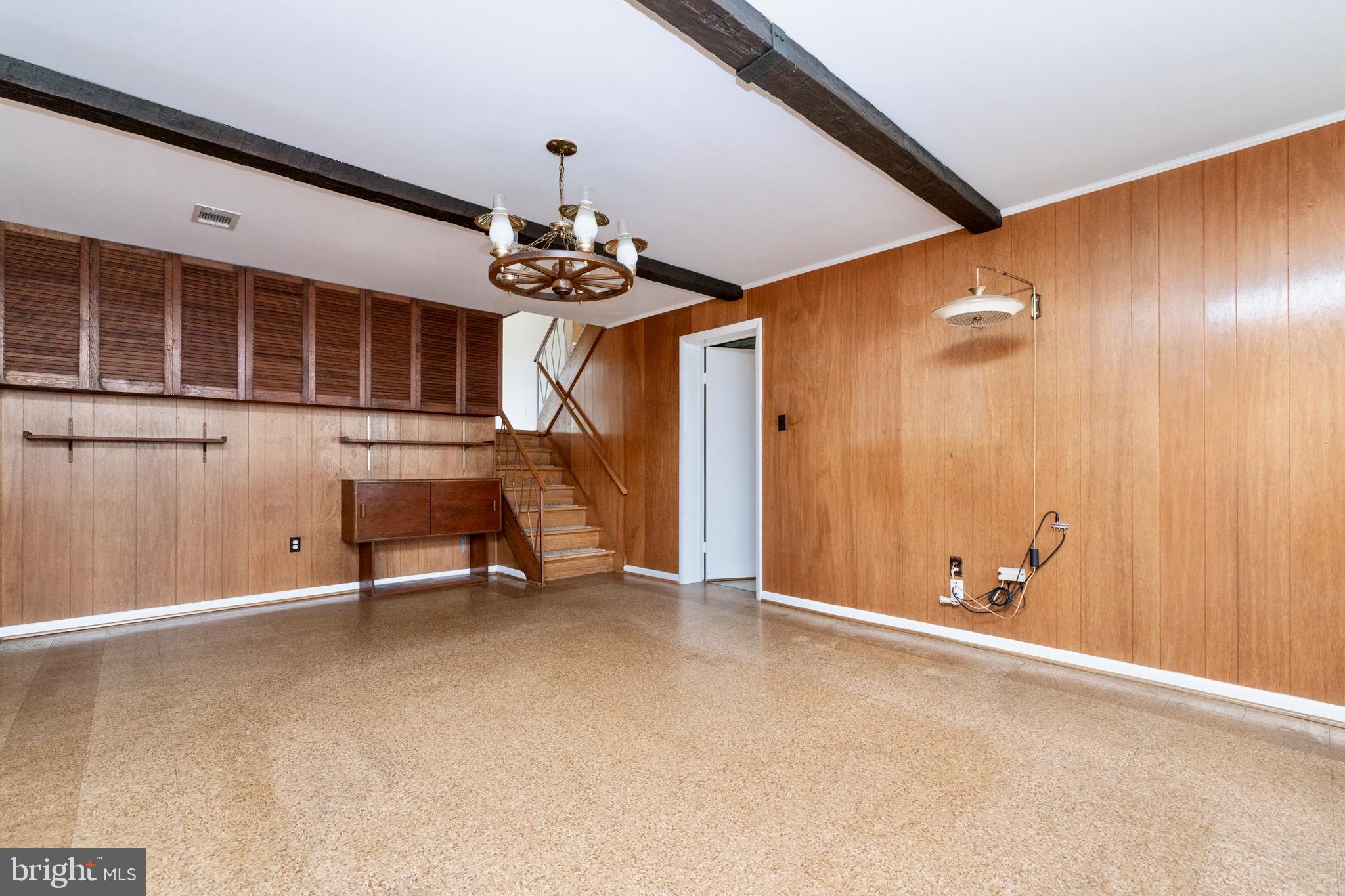 FAIRFAX VILLA - Residential