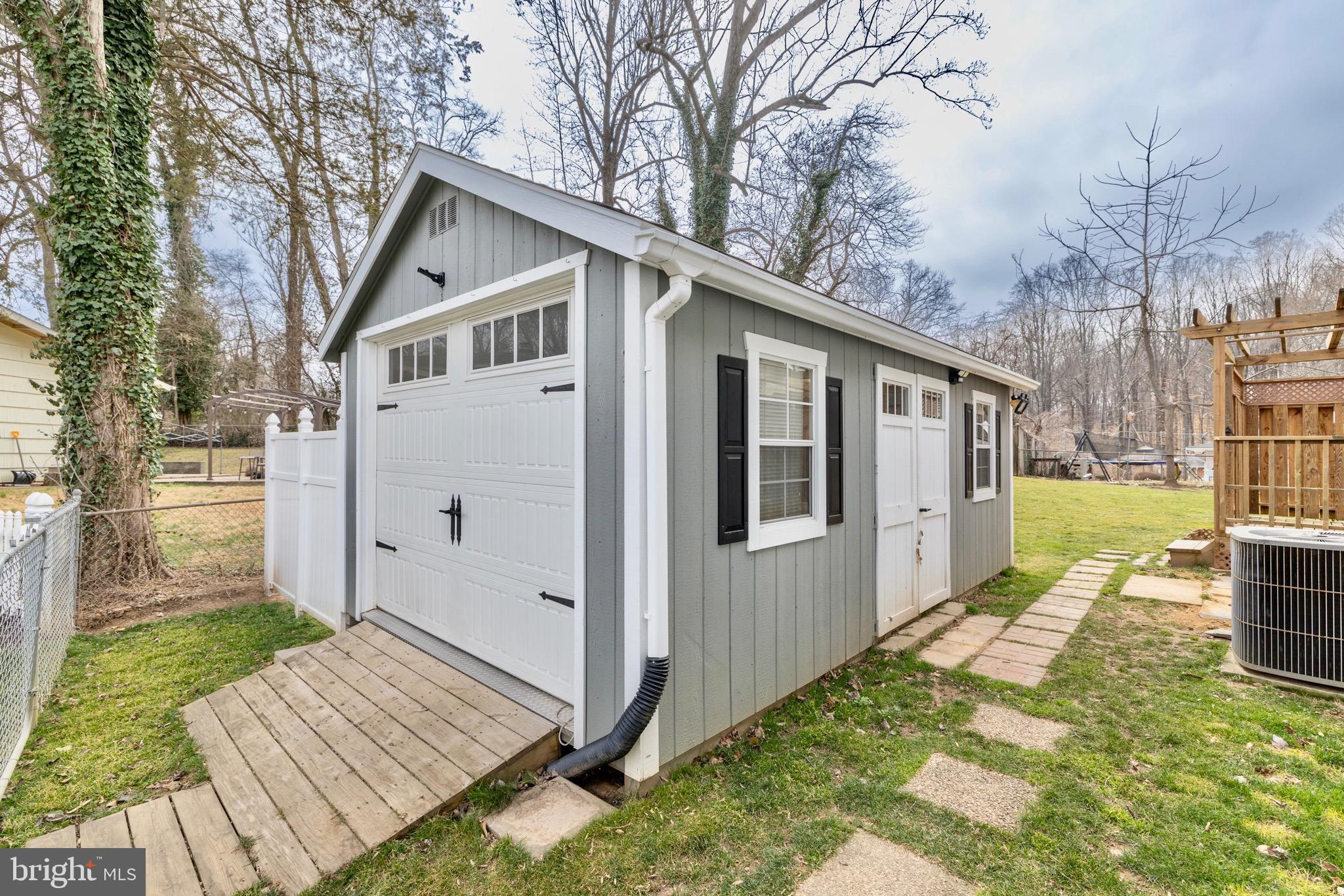 FAIRFAX VILLA - Residential