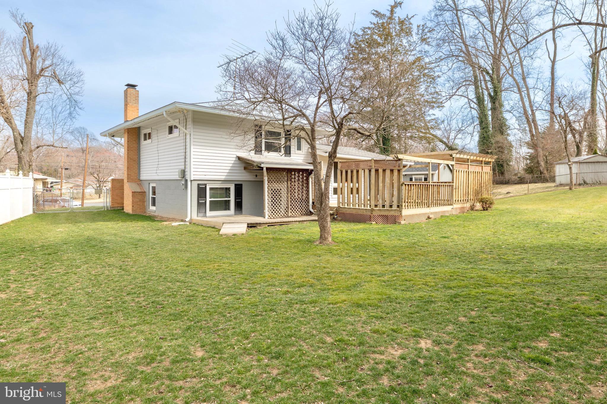 FAIRFAX VILLA - Residential