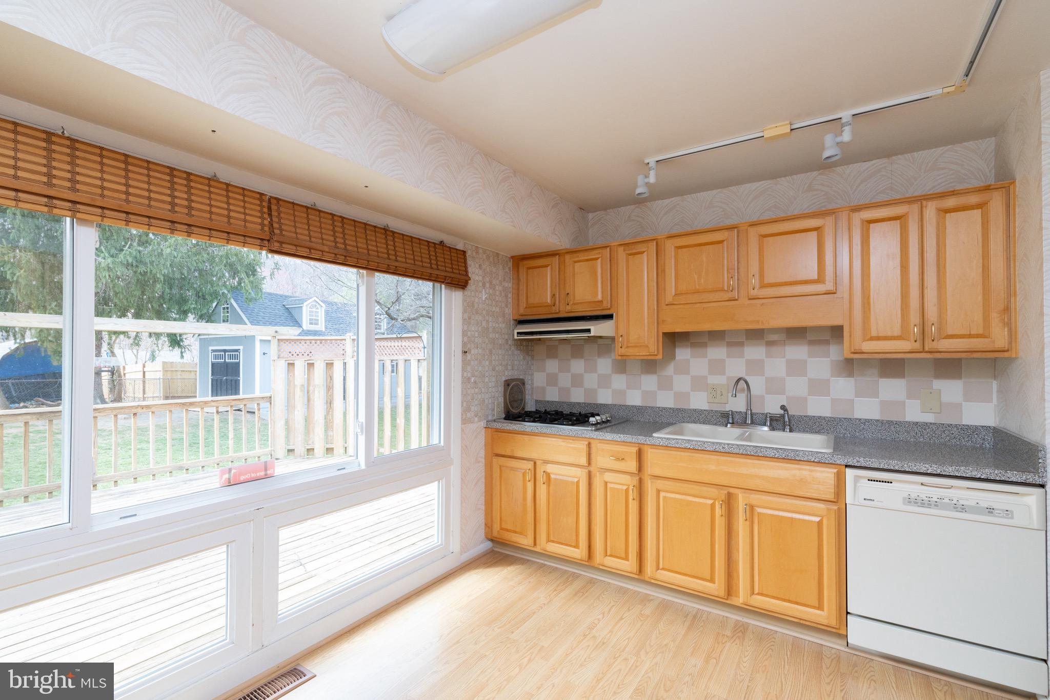 FAIRFAX VILLA - Residential