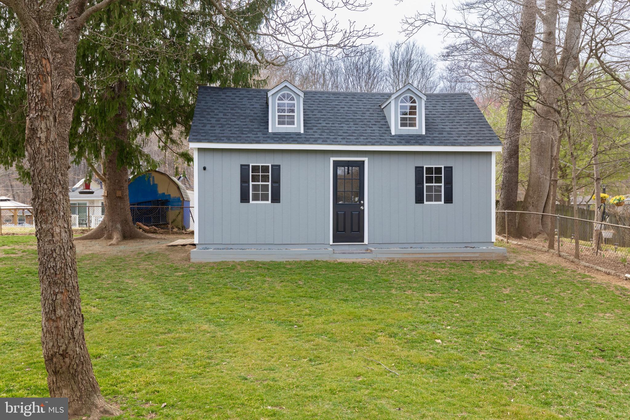 FAIRFAX VILLA - Residential