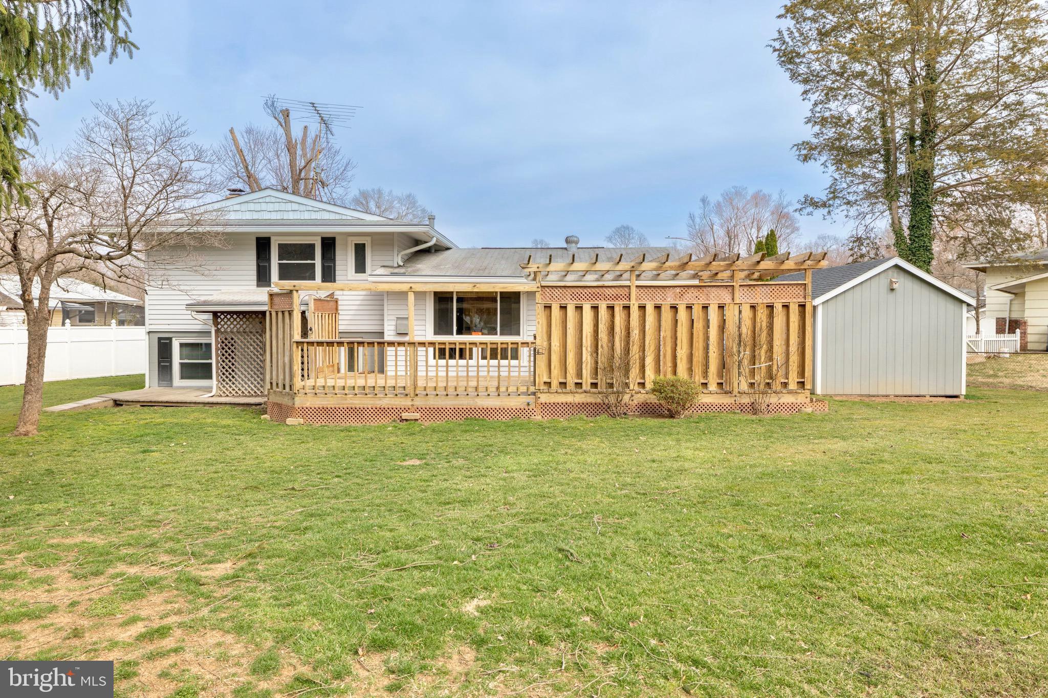 FAIRFAX VILLA - Residential