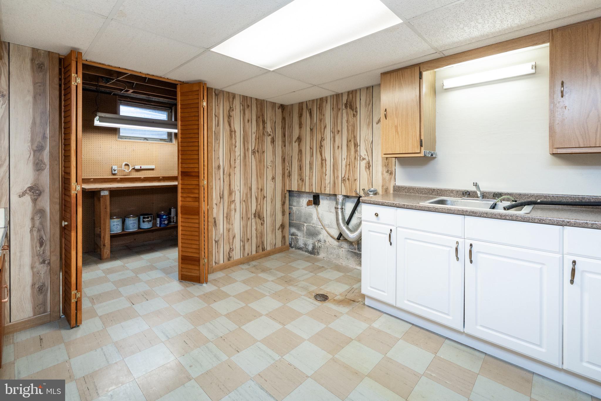 FAIRFAX VILLA - Residential