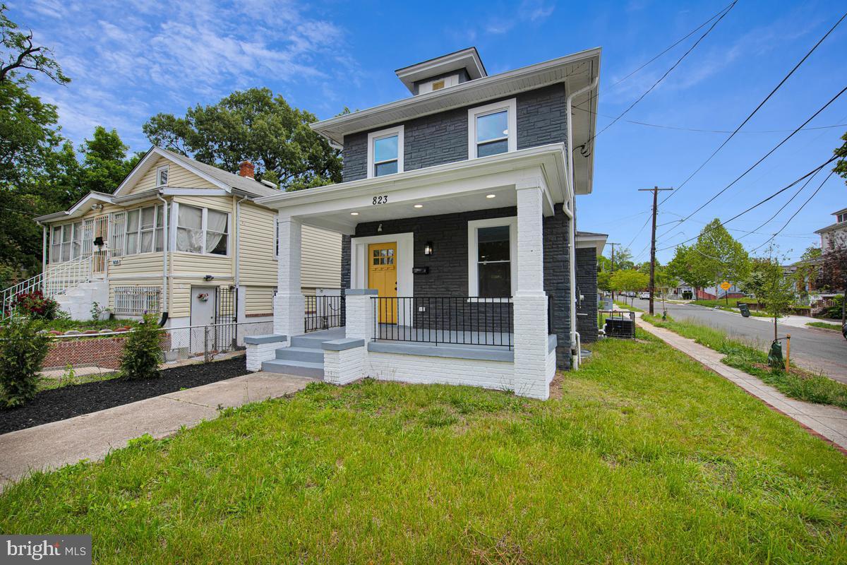 823 46TH STREET NE