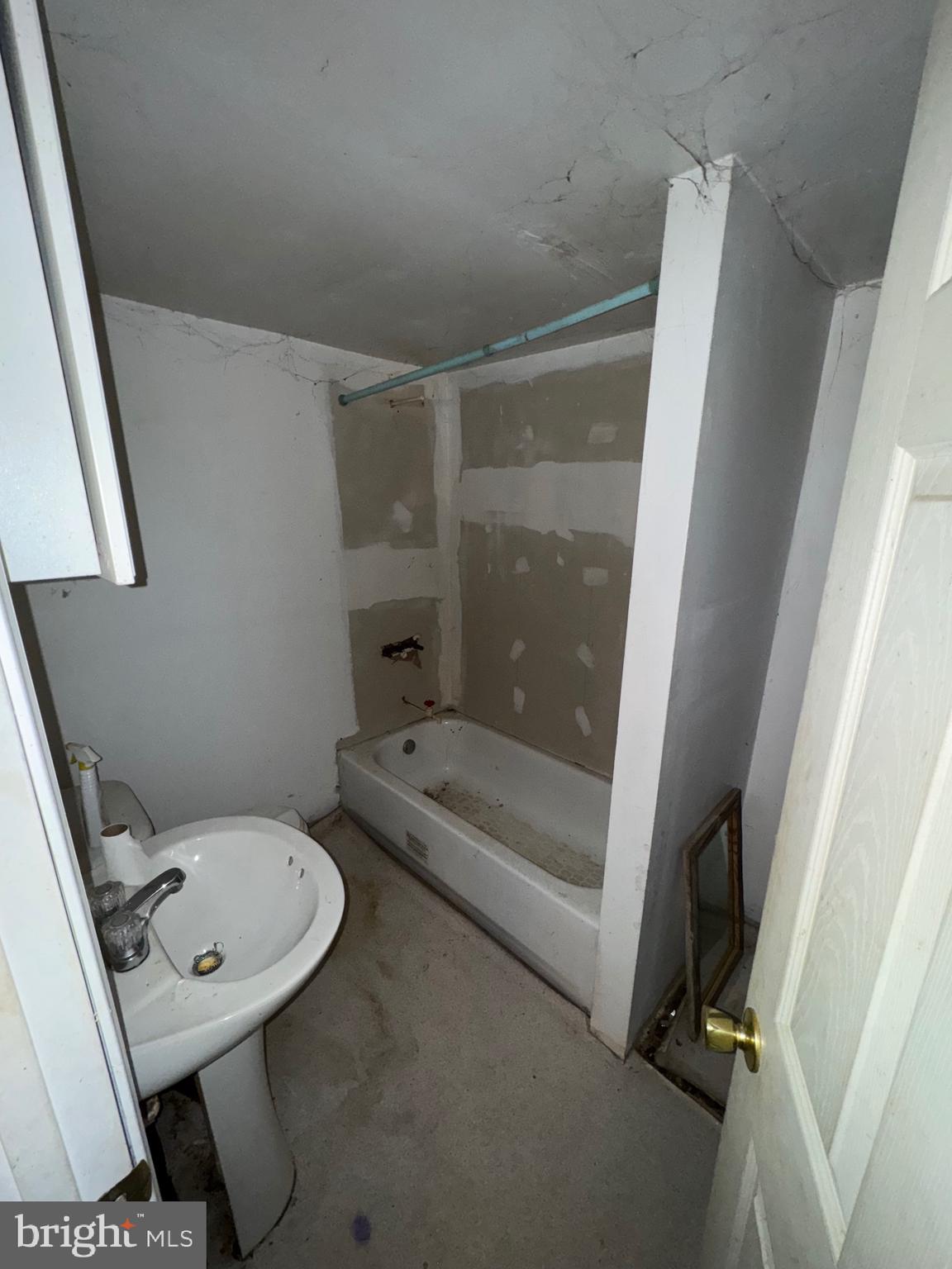 NO SUBDIVISION - Residential