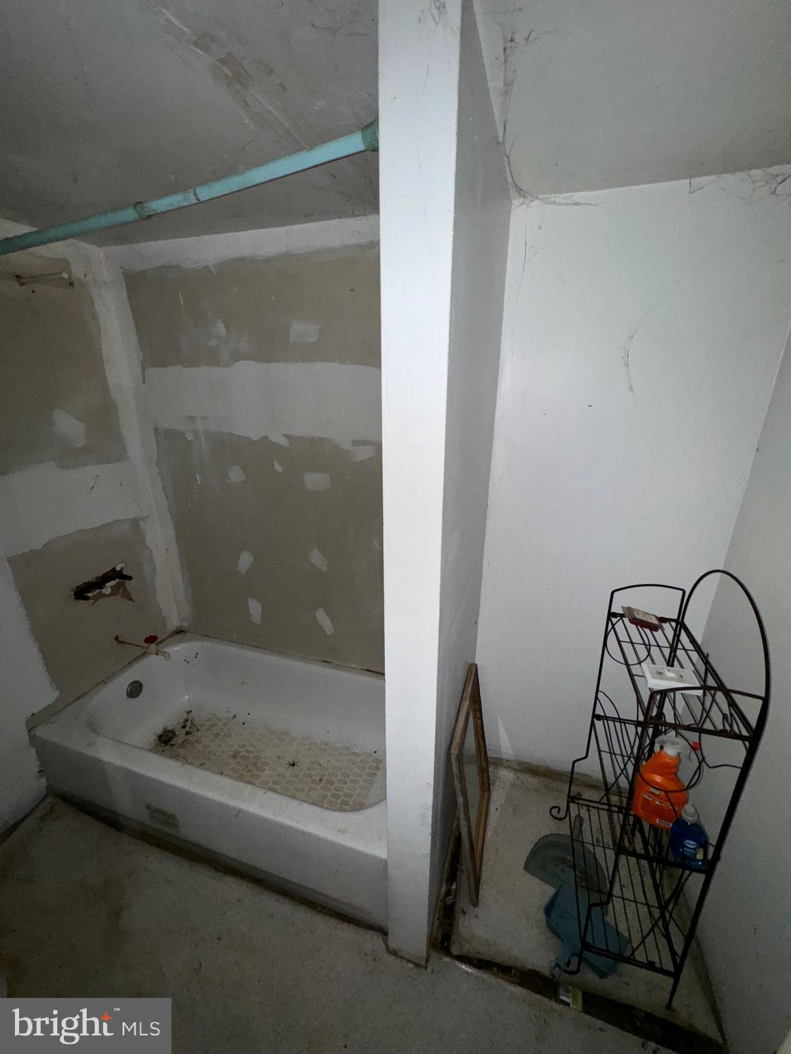 NO SUBDIVISION - Residential