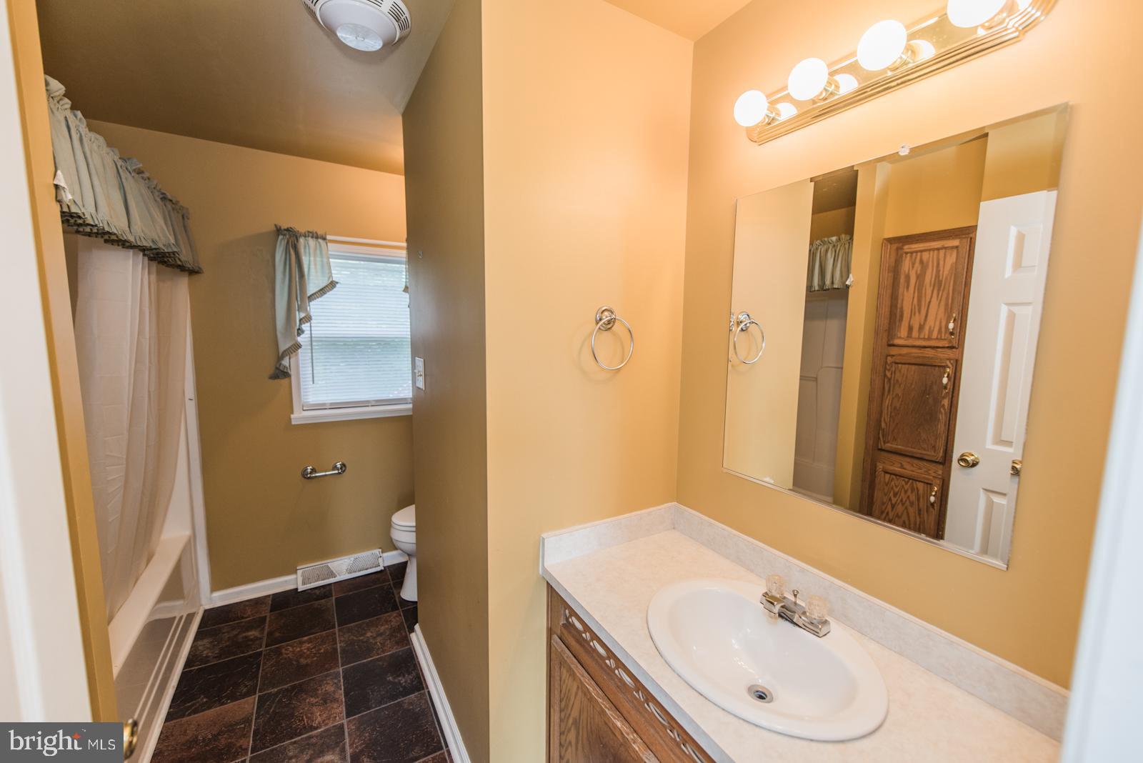 ROLLING HILLS - Residential