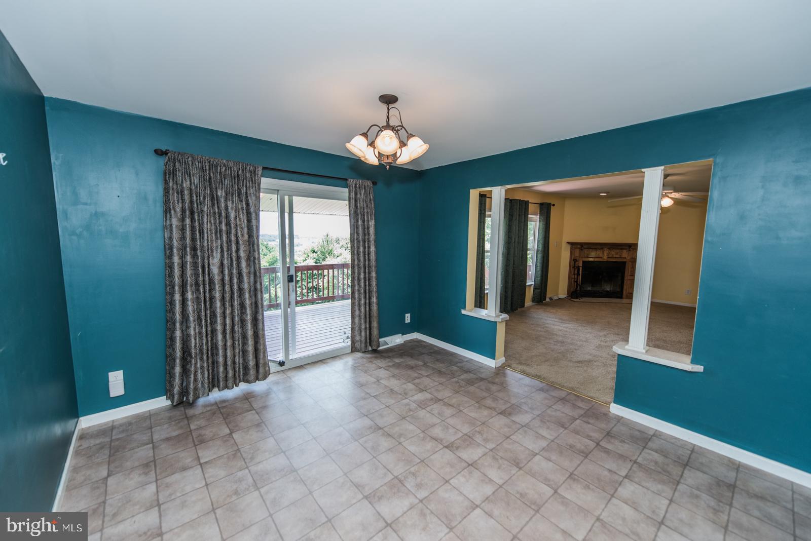 ROLLING HILLS - Residential