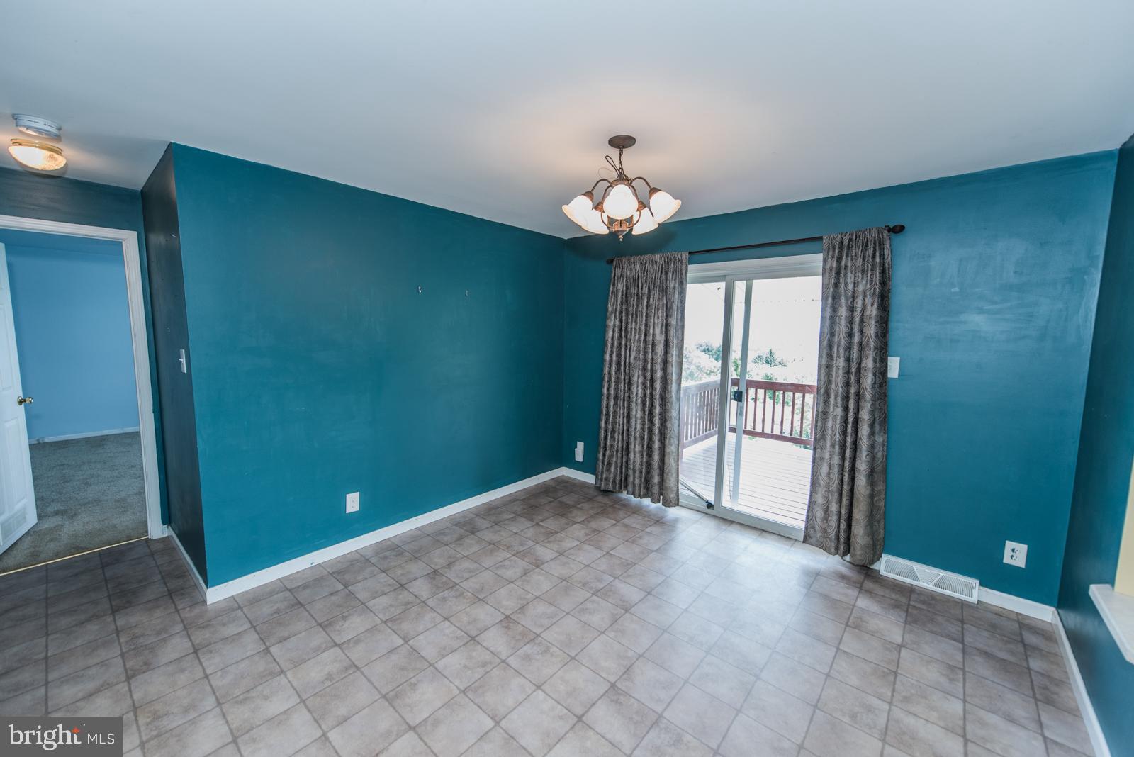 ROLLING HILLS - Residential