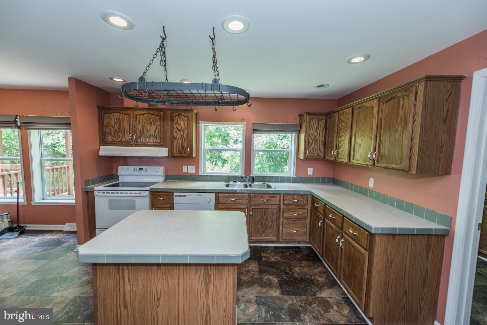 ROLLING HILLS - Residential