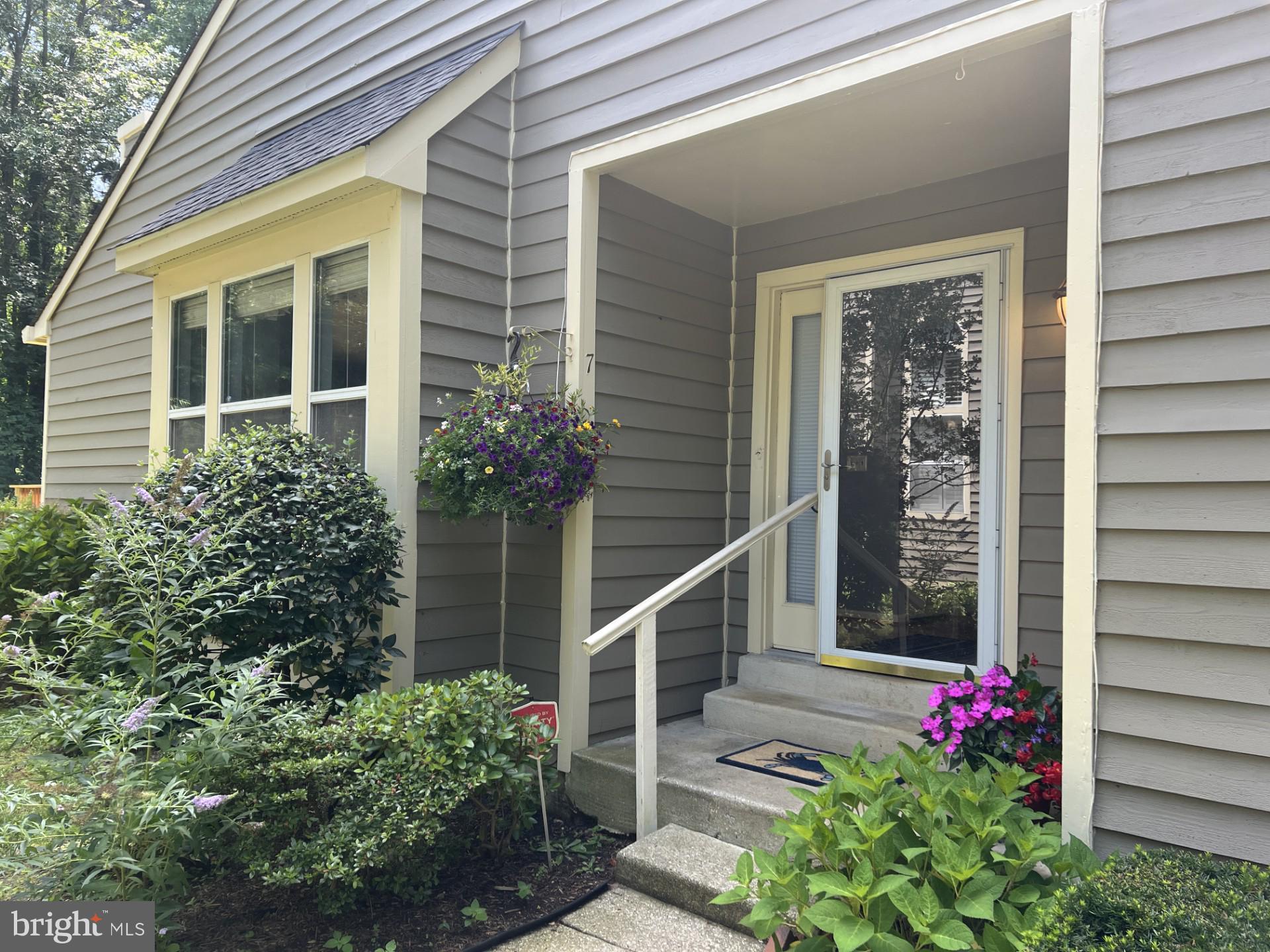 7 ASHFORD COURT