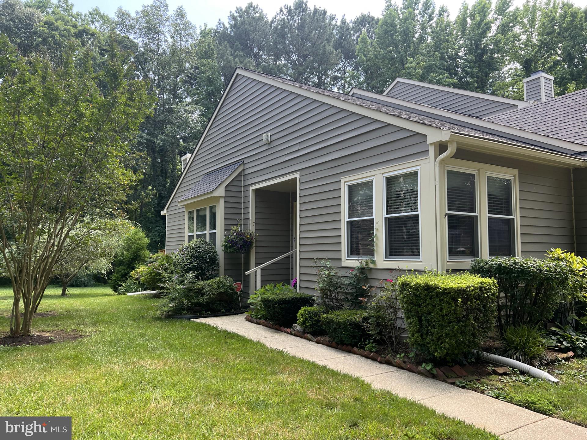 7 ASHFORD COURT