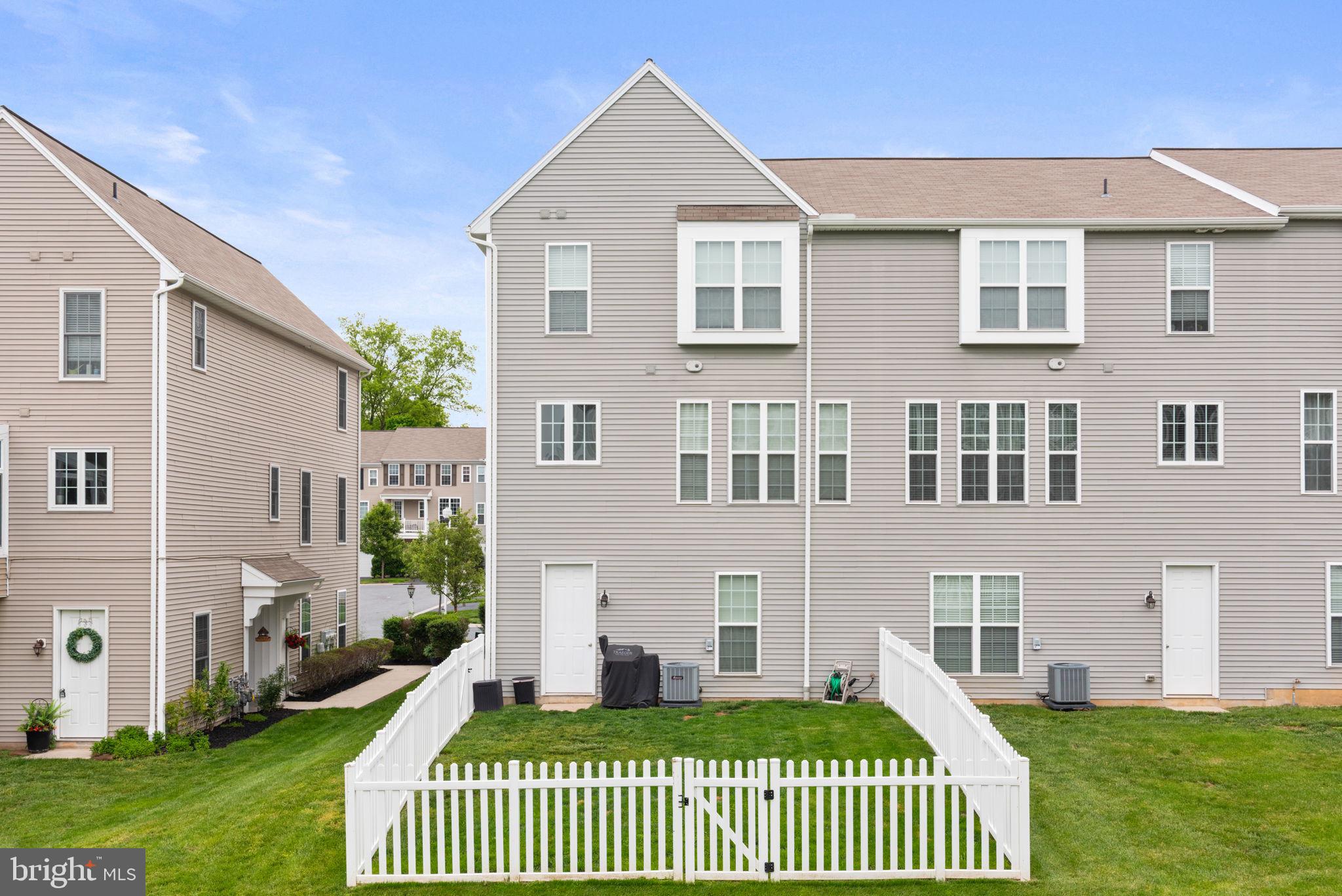541 FAWN LANE