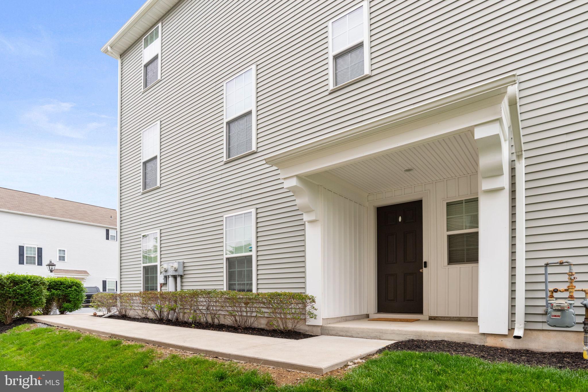 541 FAWN LANE