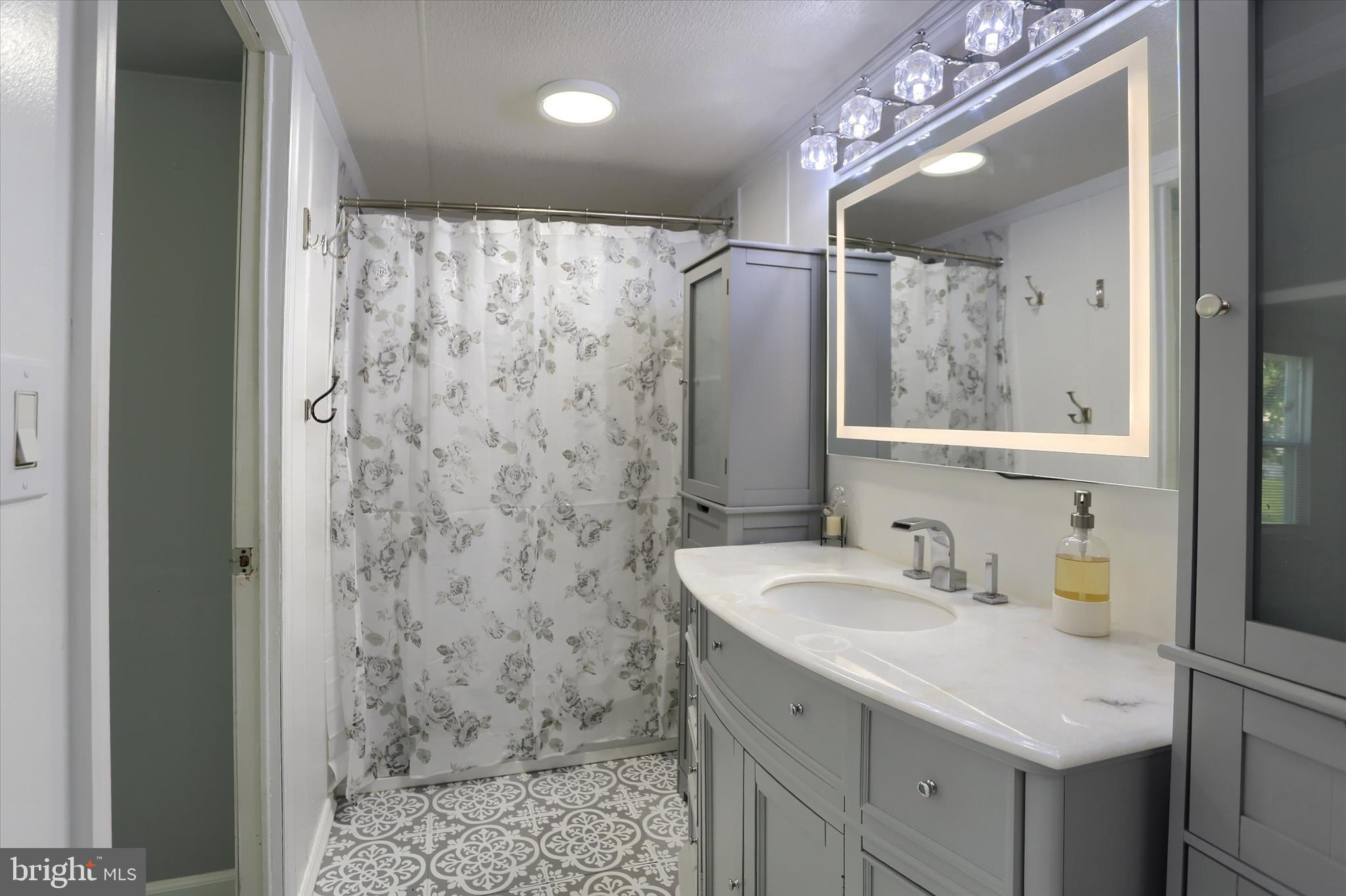 OAK KNOLL ESTATES - Residential