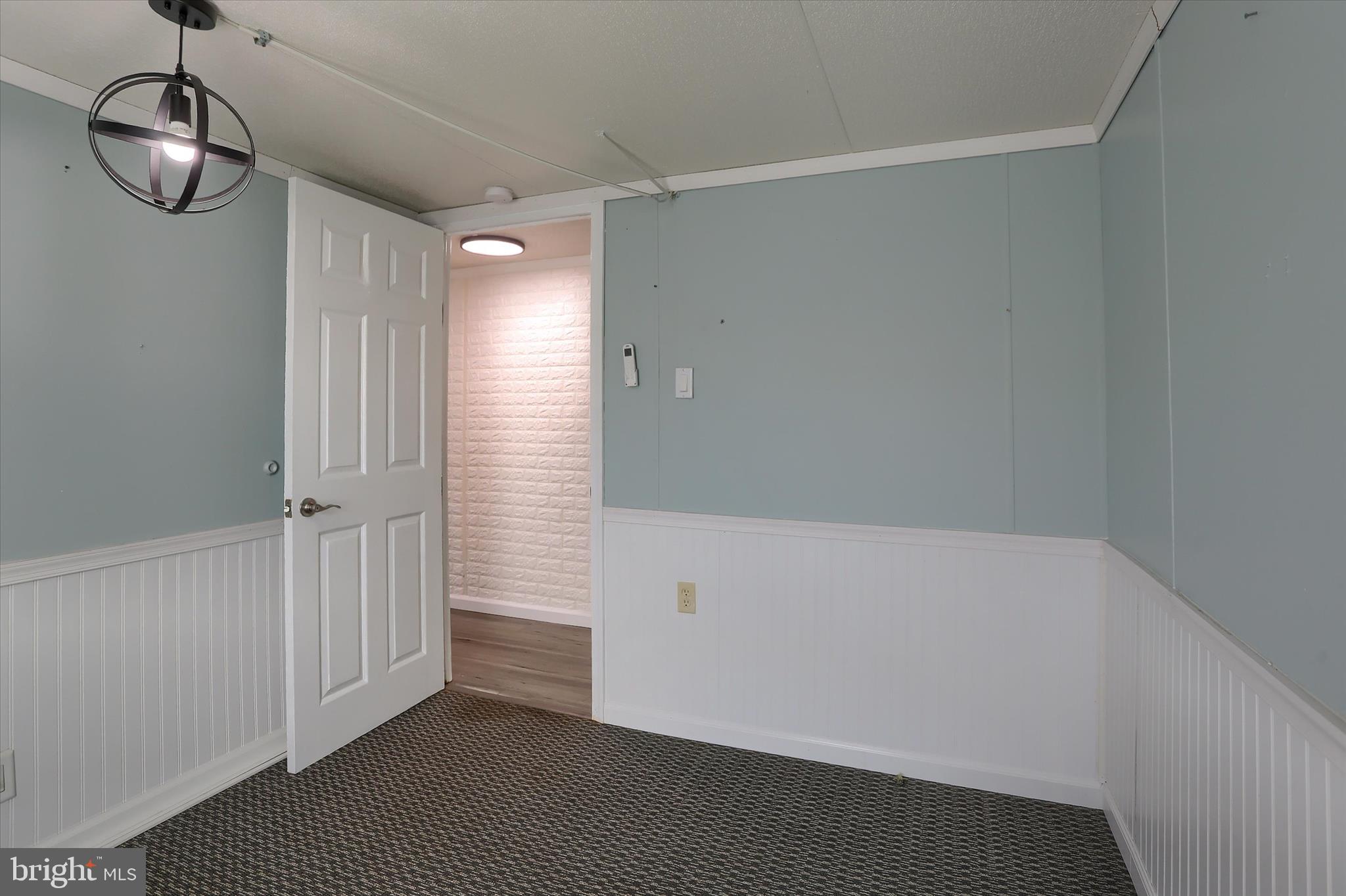 OAK KNOLL ESTATES - Residential