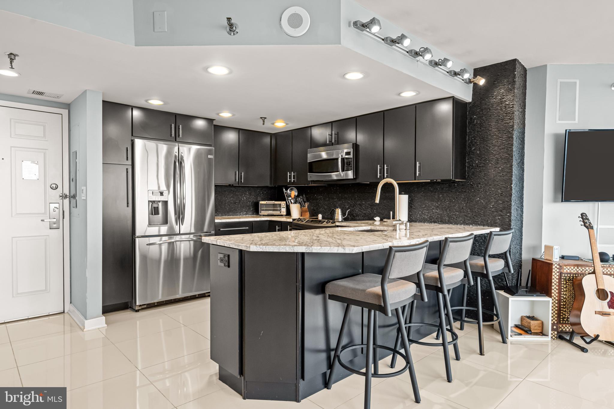 2001 HAMILTON STREET P201