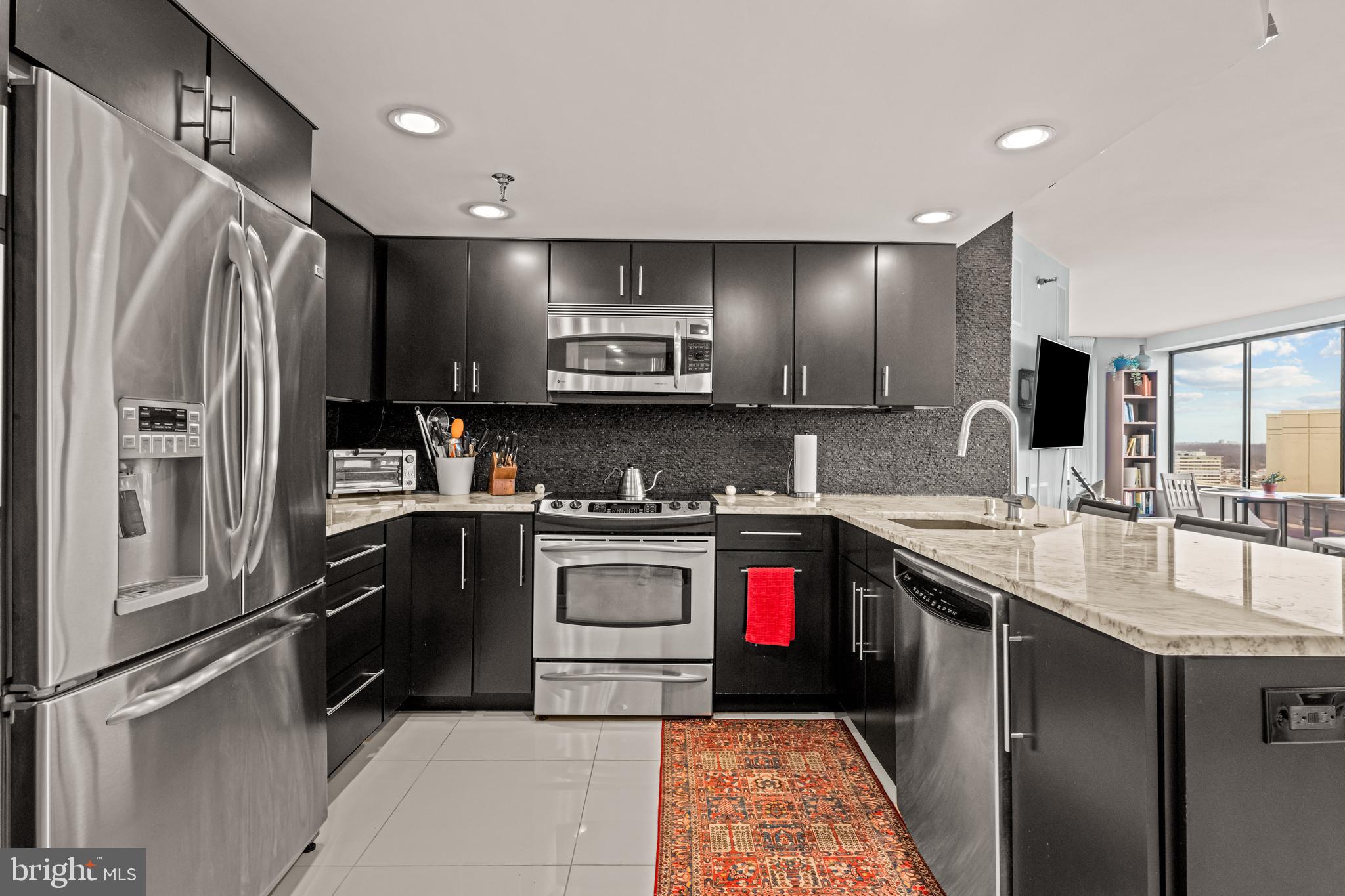 2001 HAMILTON STREET P201