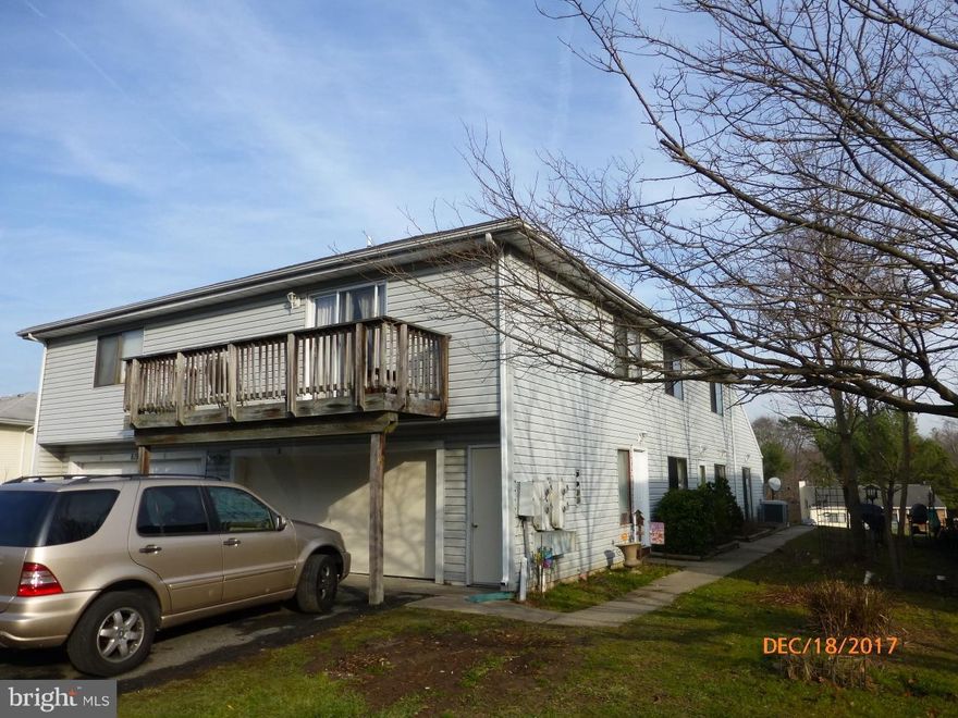 Auction sale. Corporate owned Prop. Sold AS-IS. All offers must be submitted to the Auctioneer's website when property becomes available. Buyer to pay 5% premium for accepted offer. 3BD 1.5BA Condominium. Great for investment or to live in. Central AC System. 1 car garage. Auction will begin on 2/6/2018 and conclude on 2/9/2018. Eligible for presale offers before auction bidding starts.