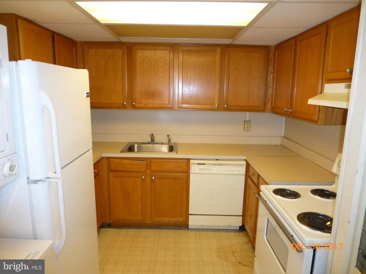 EDGEWATER VILLAGE - Residential