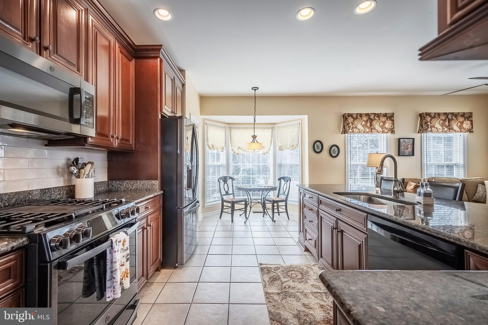 TALL OAKS - Residential