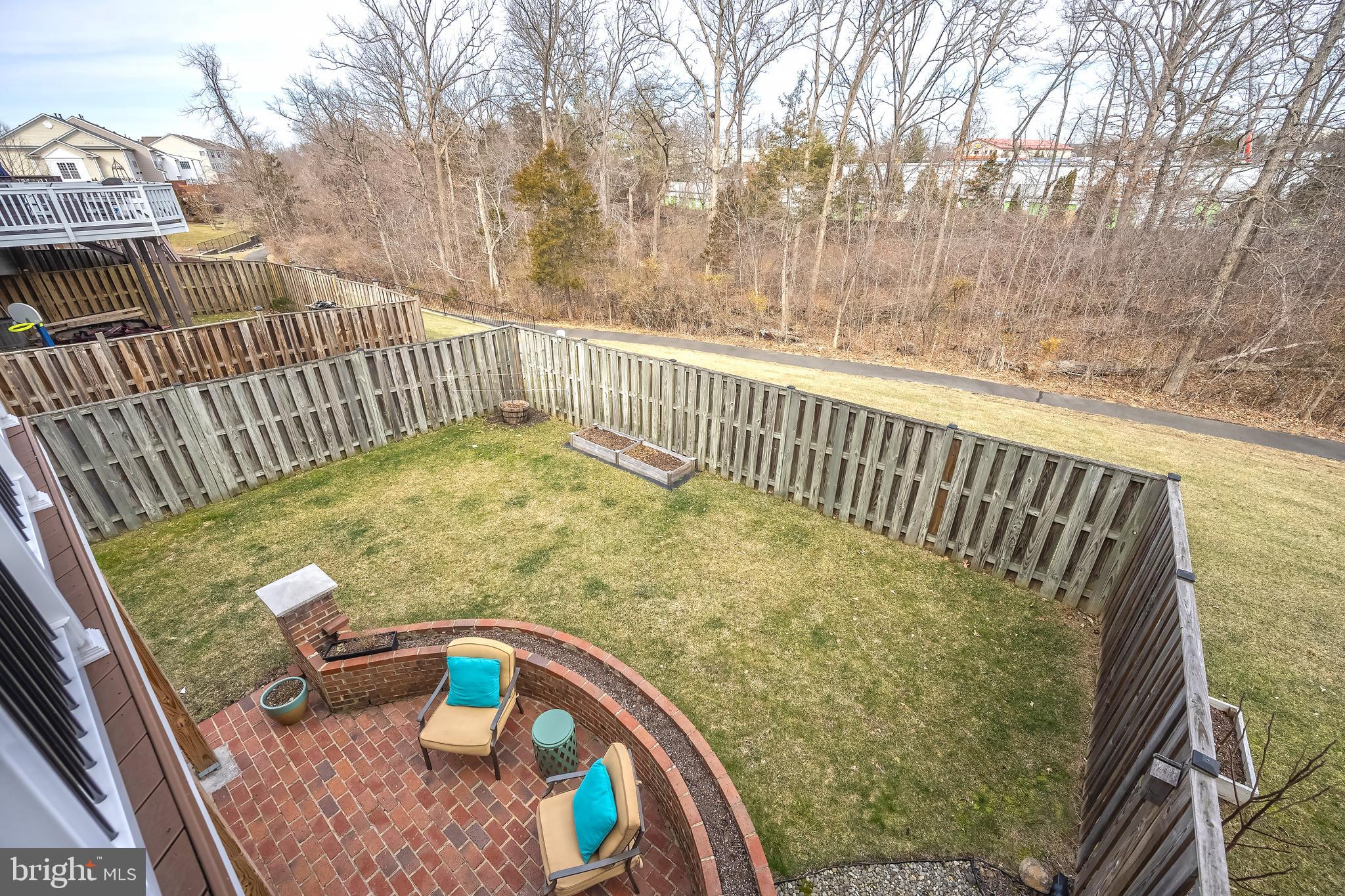 TALL OAKS - Residential