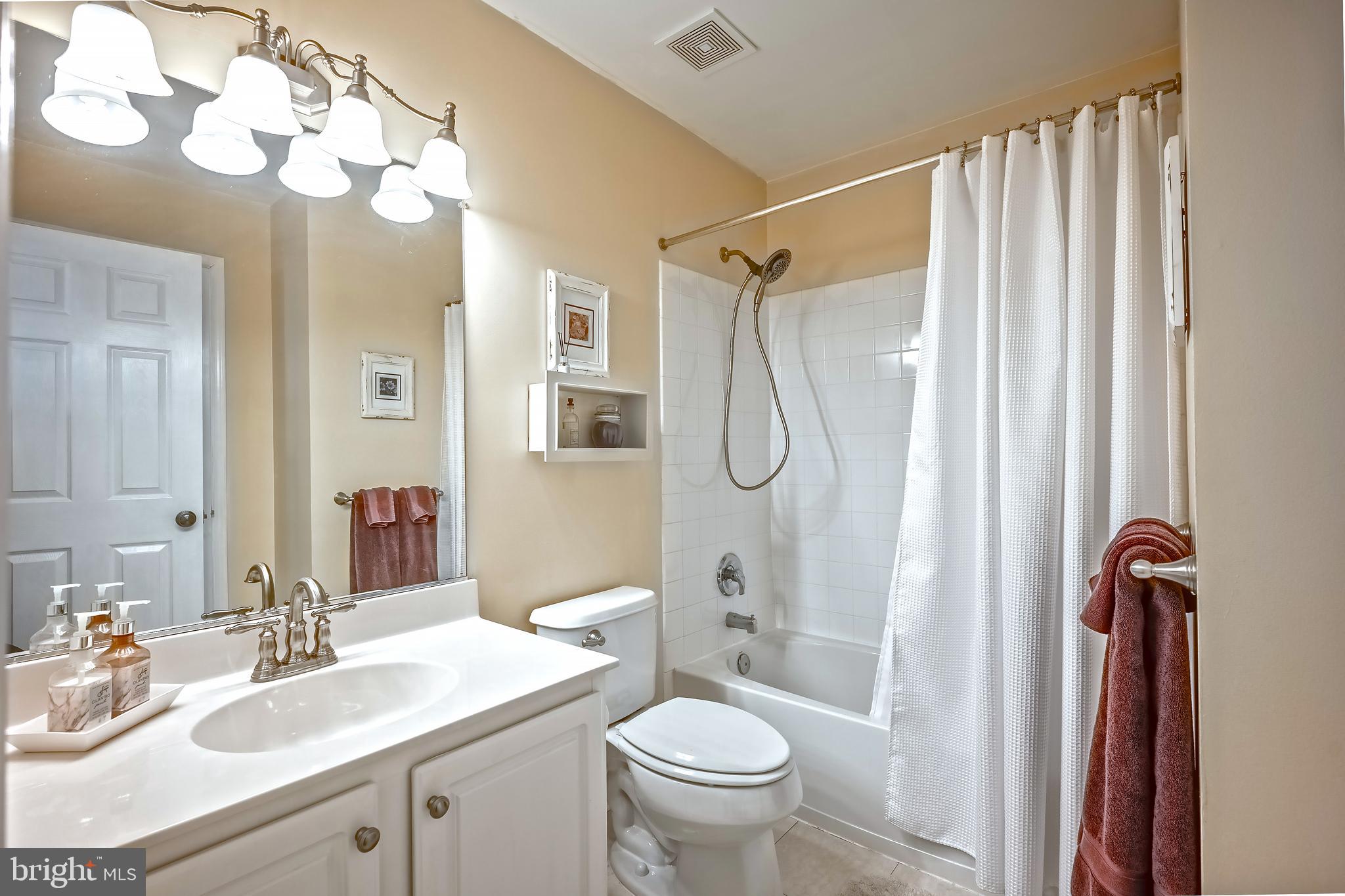 TALL OAKS - Residential